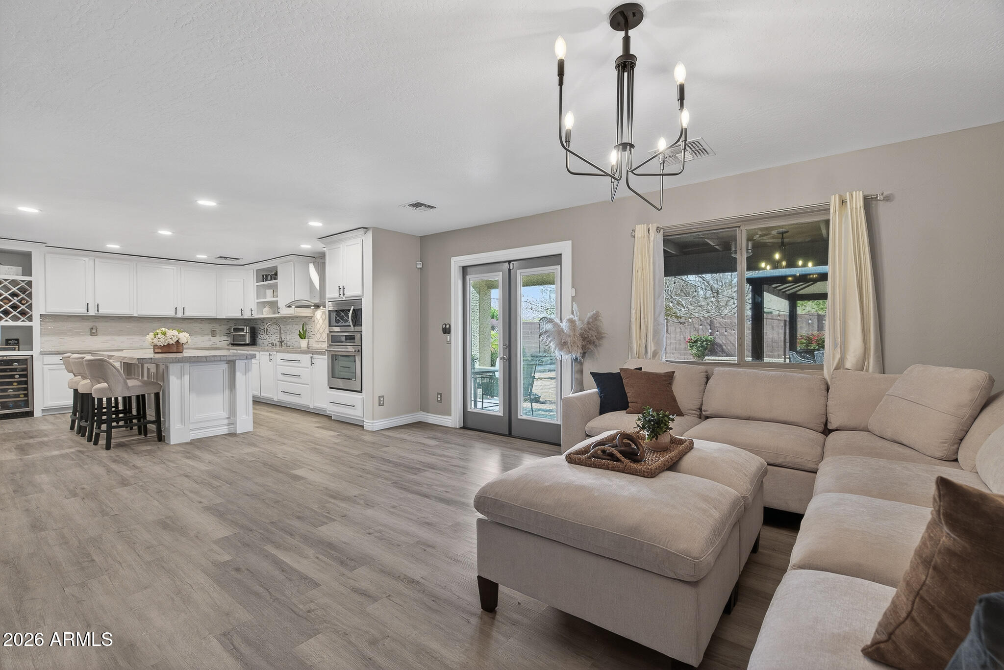 8526 W PIONEER Street