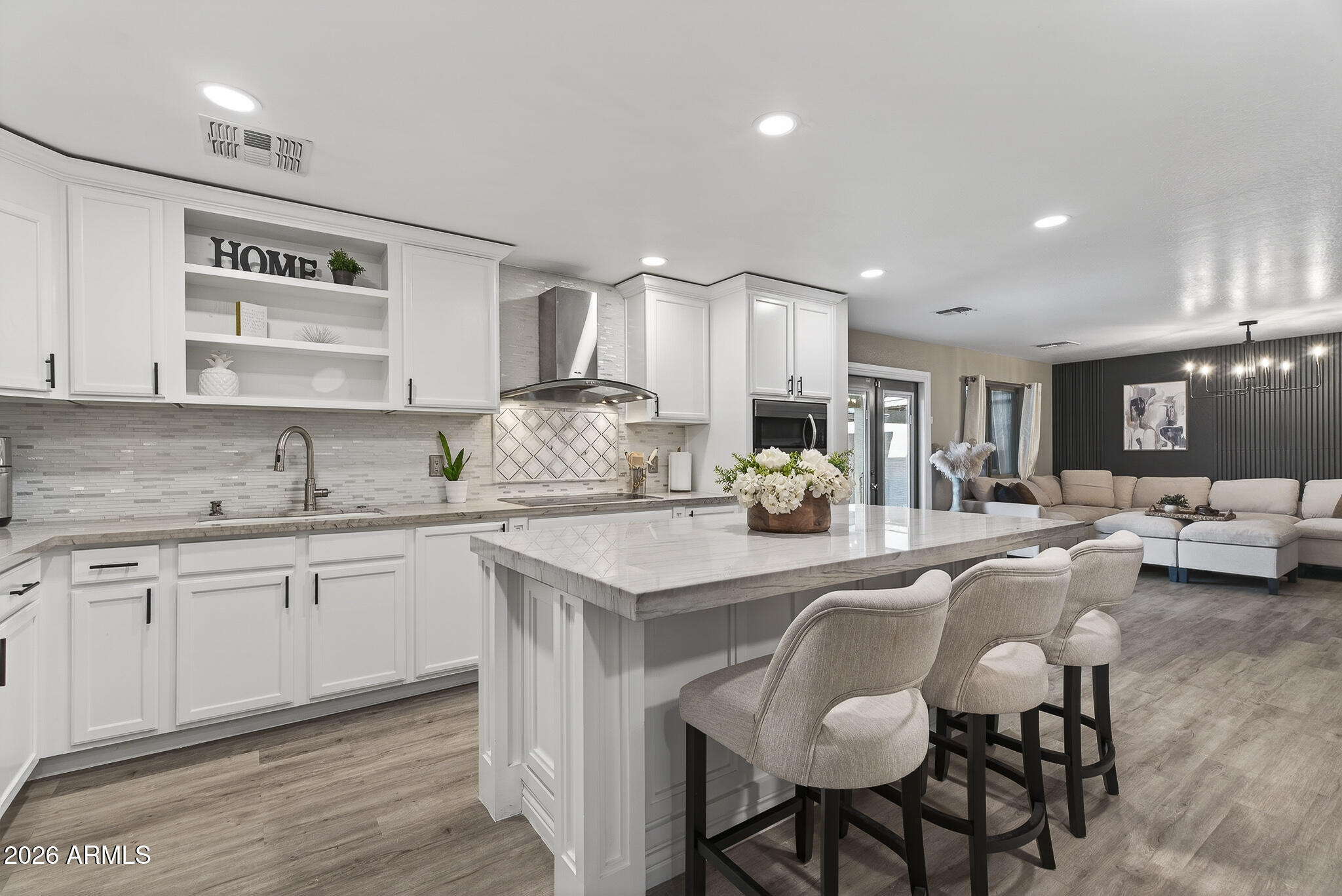 8526 W PIONEER Street