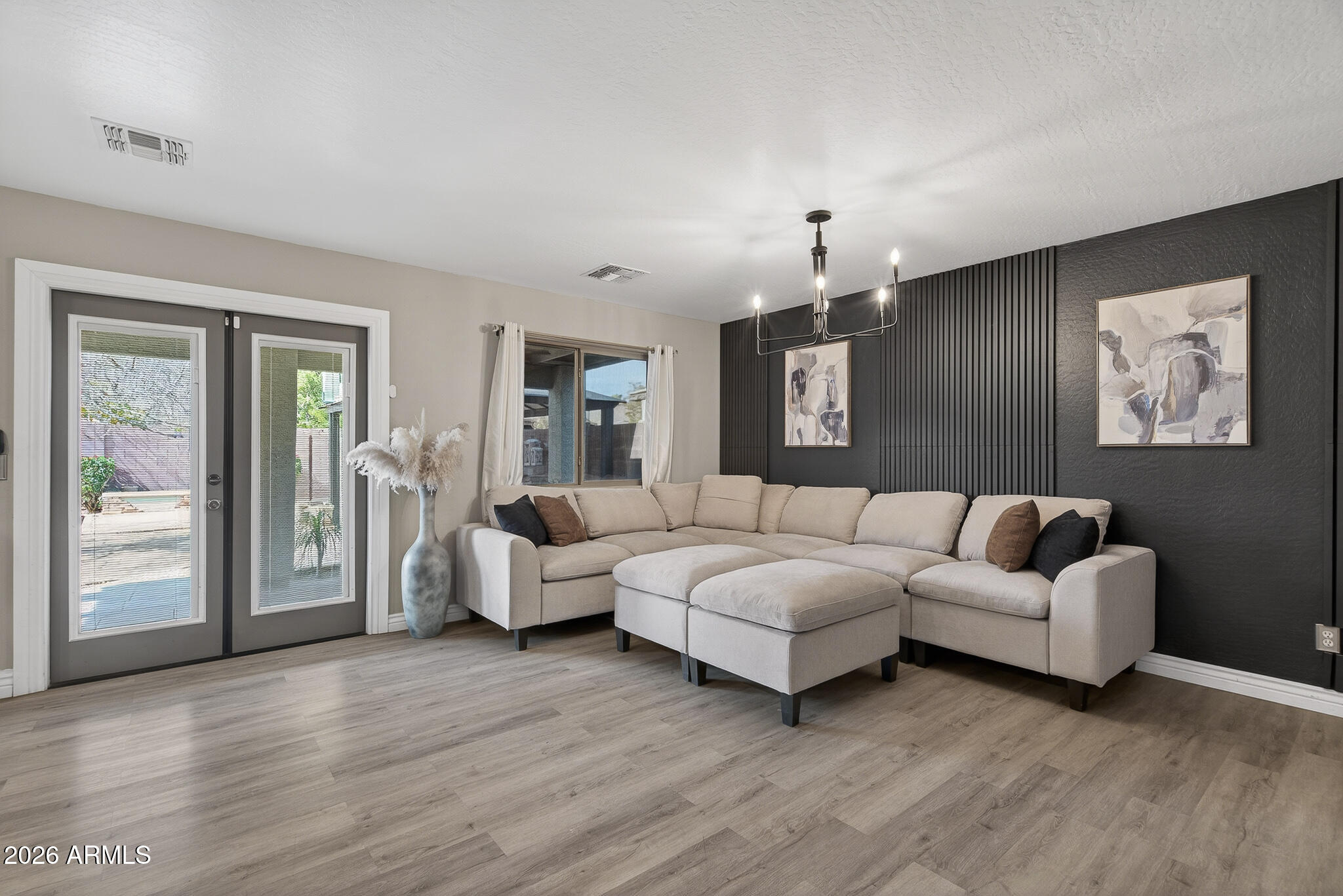 8526 W PIONEER Street