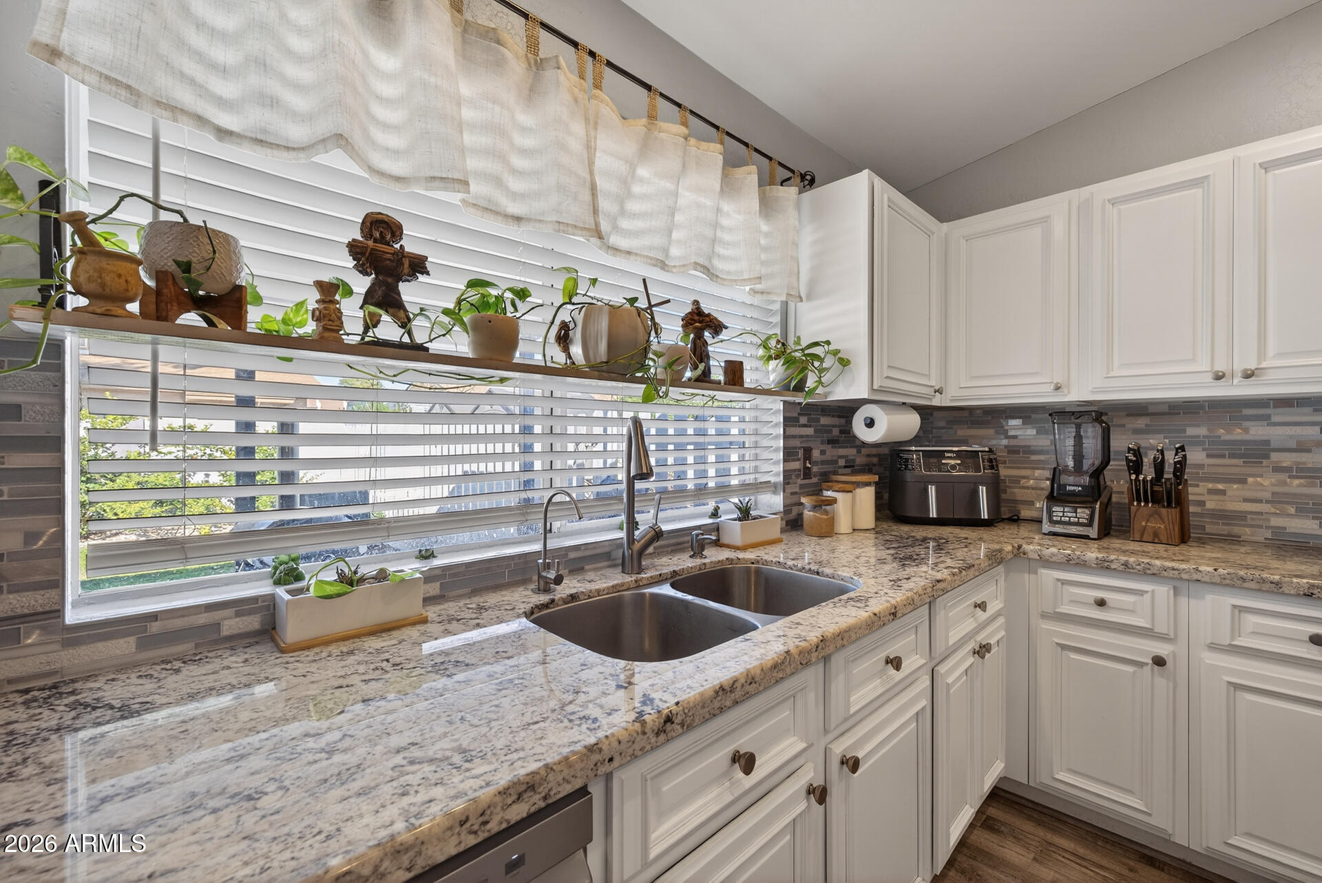 2062 E JUANITA Avenue