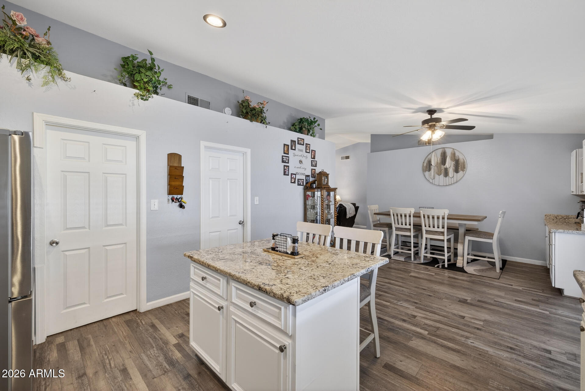 2062 E JUANITA Avenue