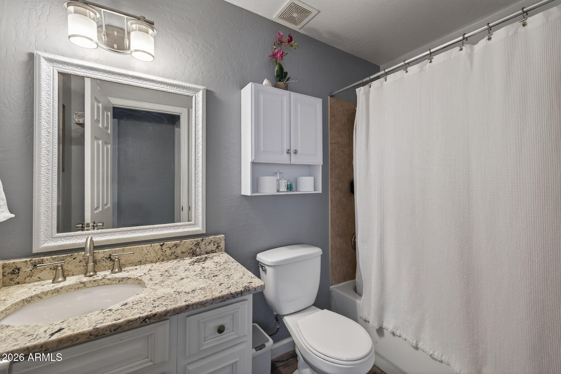 2062 E JUANITA Avenue