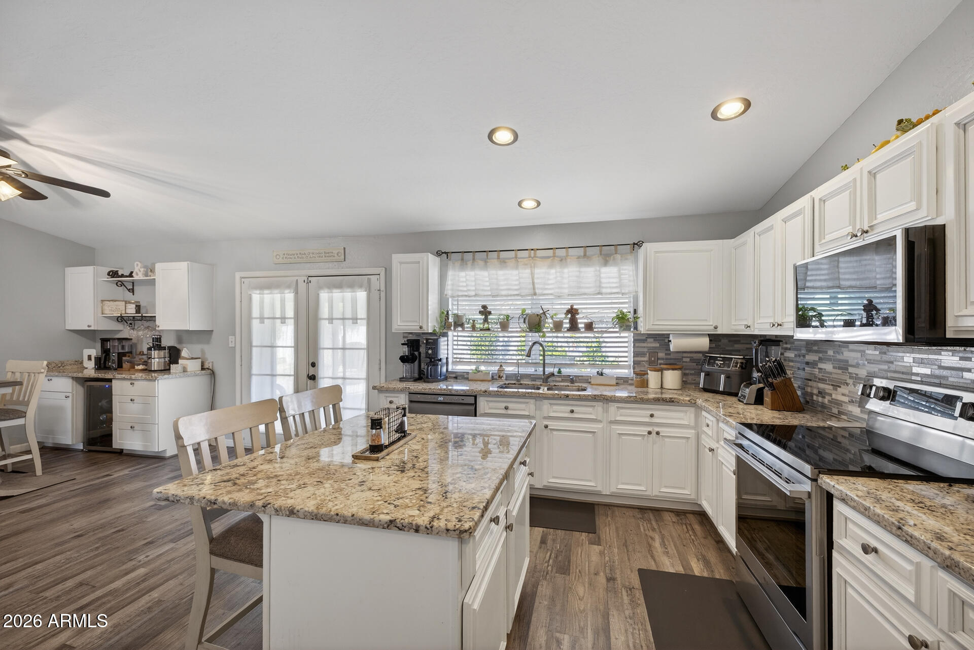 2062 E JUANITA Avenue