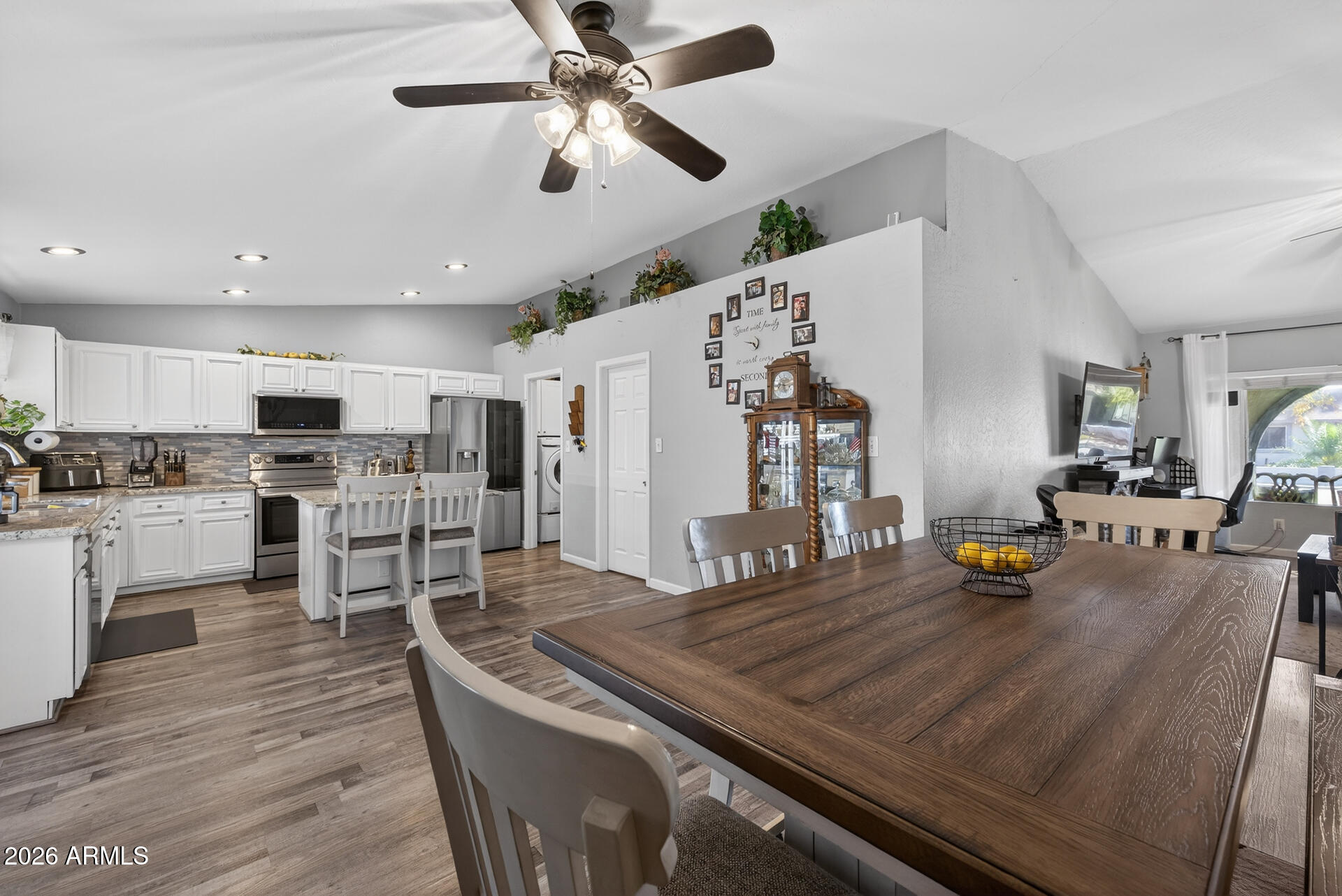 2062 E JUANITA Avenue