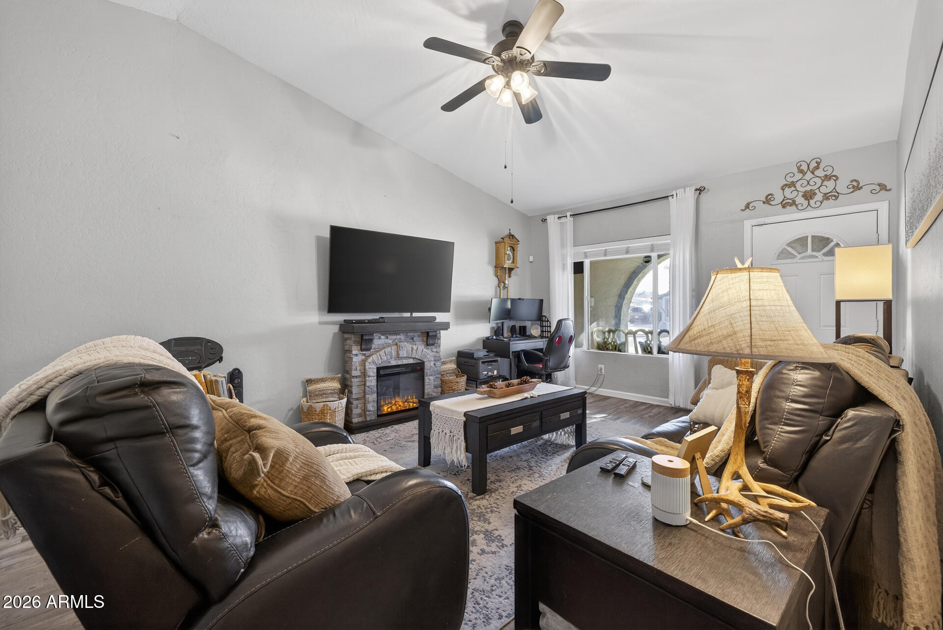 2062 E JUANITA Avenue