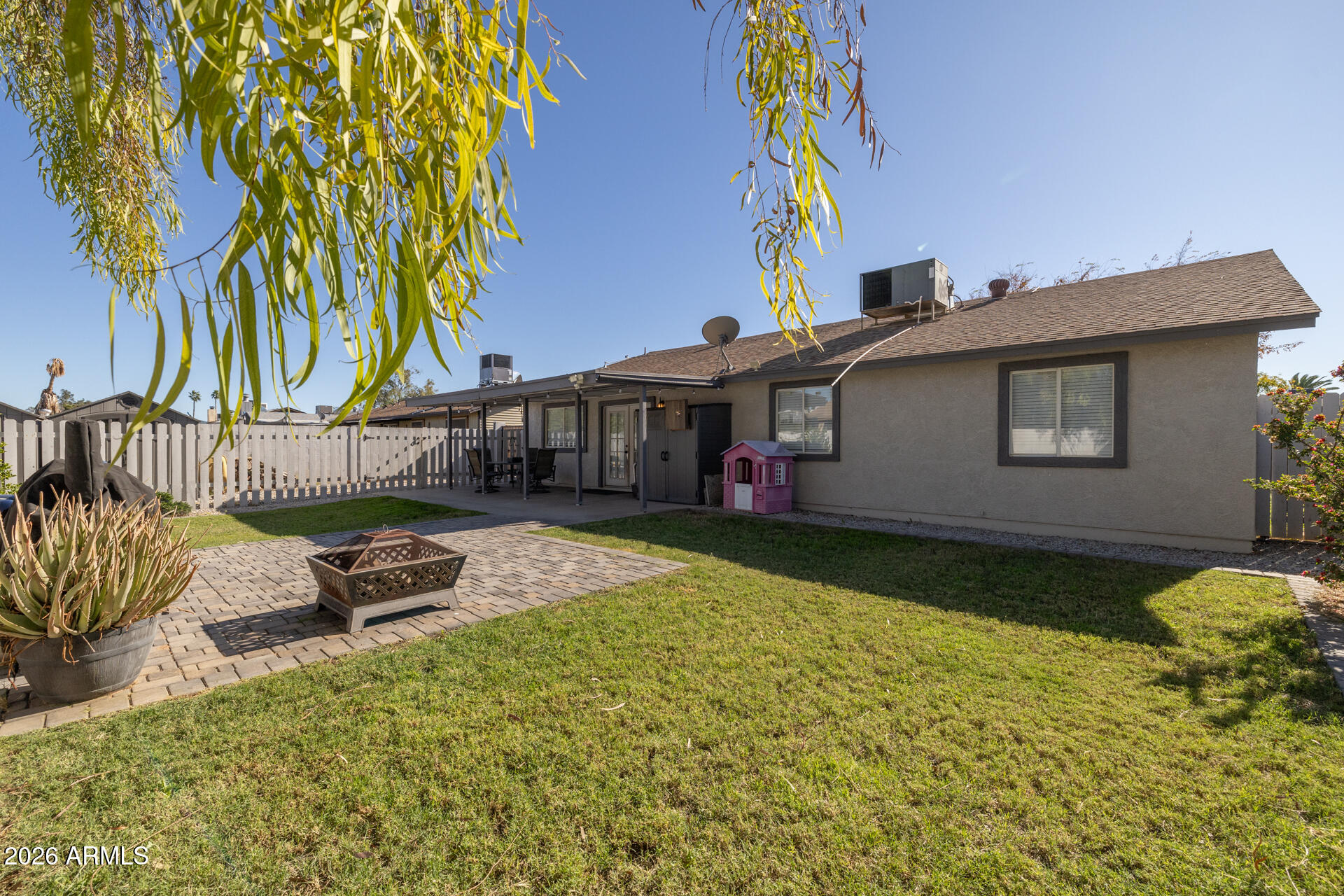 2062 E JUANITA Avenue