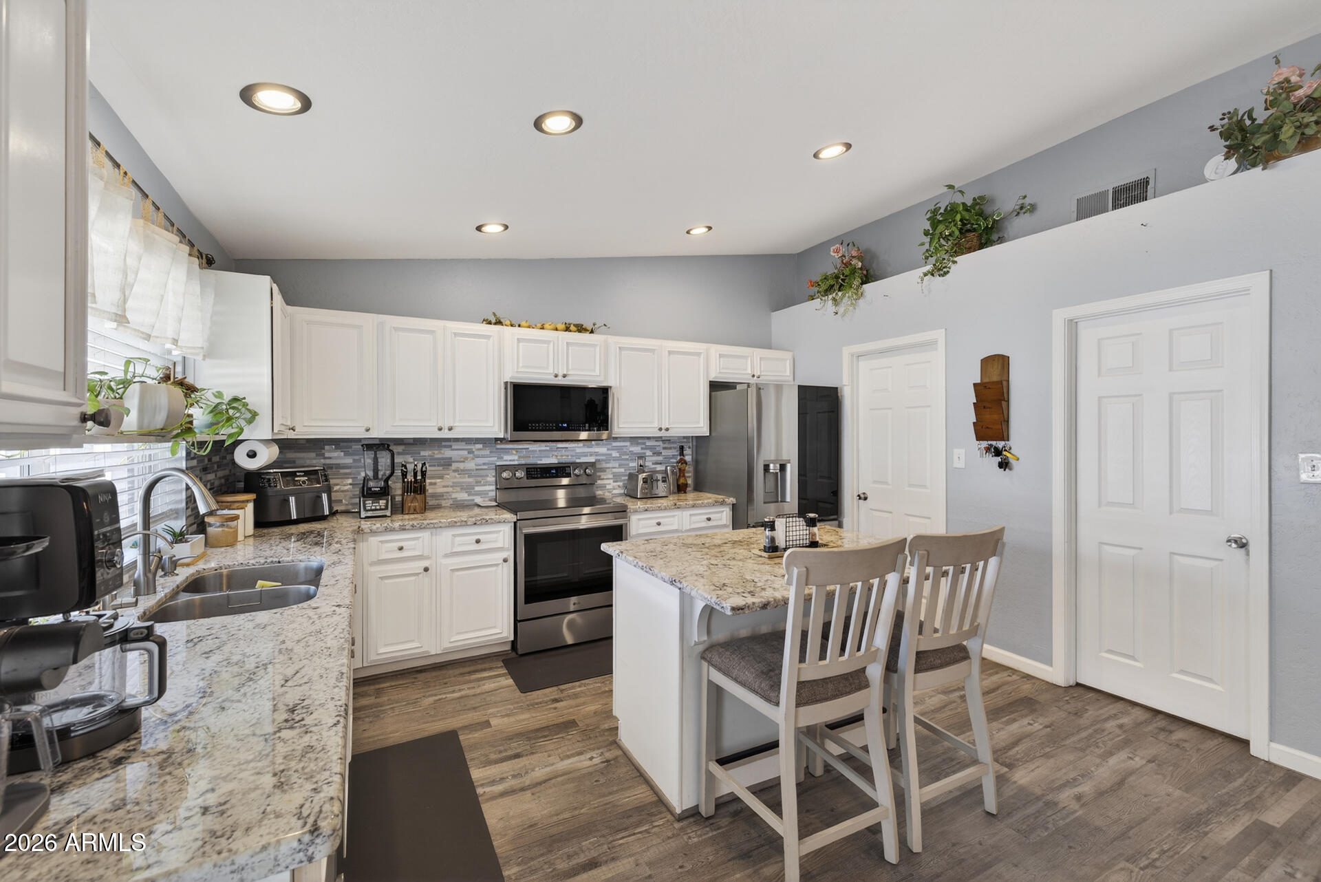 2062 E JUANITA Avenue