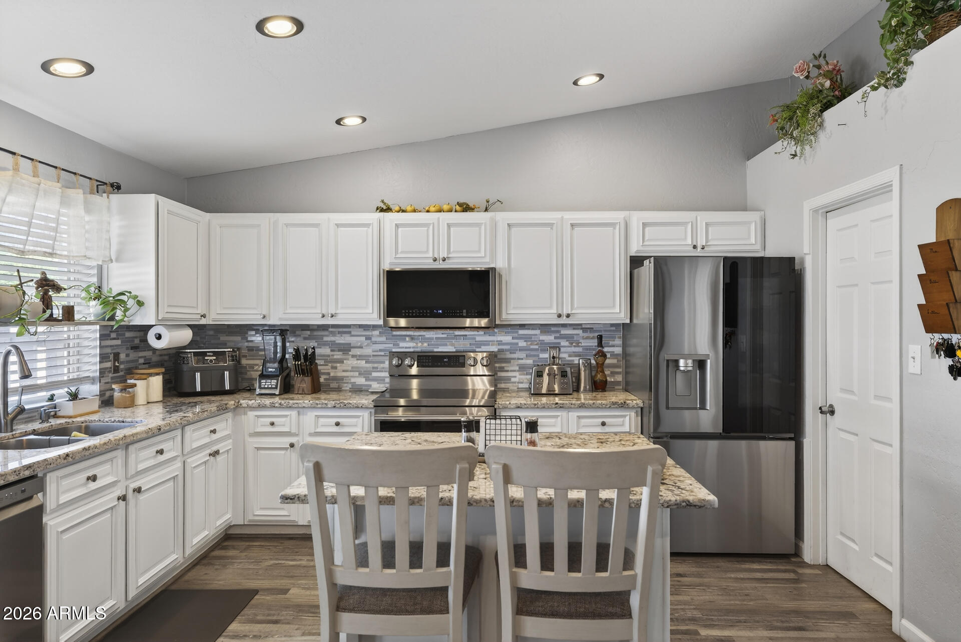 2062 E JUANITA Avenue