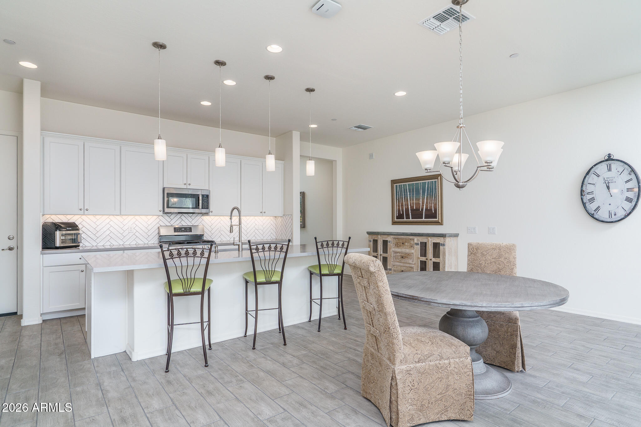 1963 W DESERT HOLLOW Drive