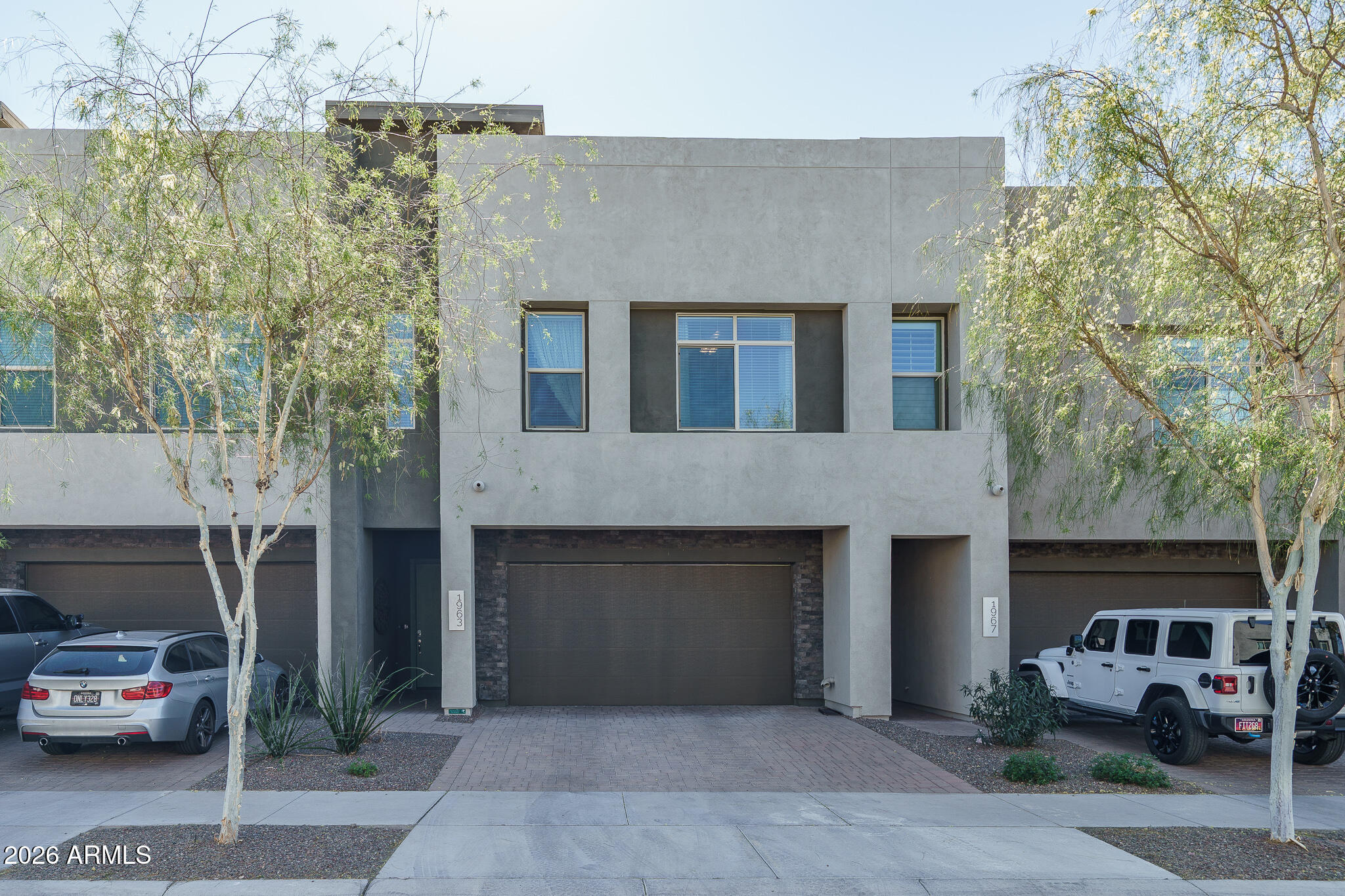 1963 W DESERT HOLLOW Drive