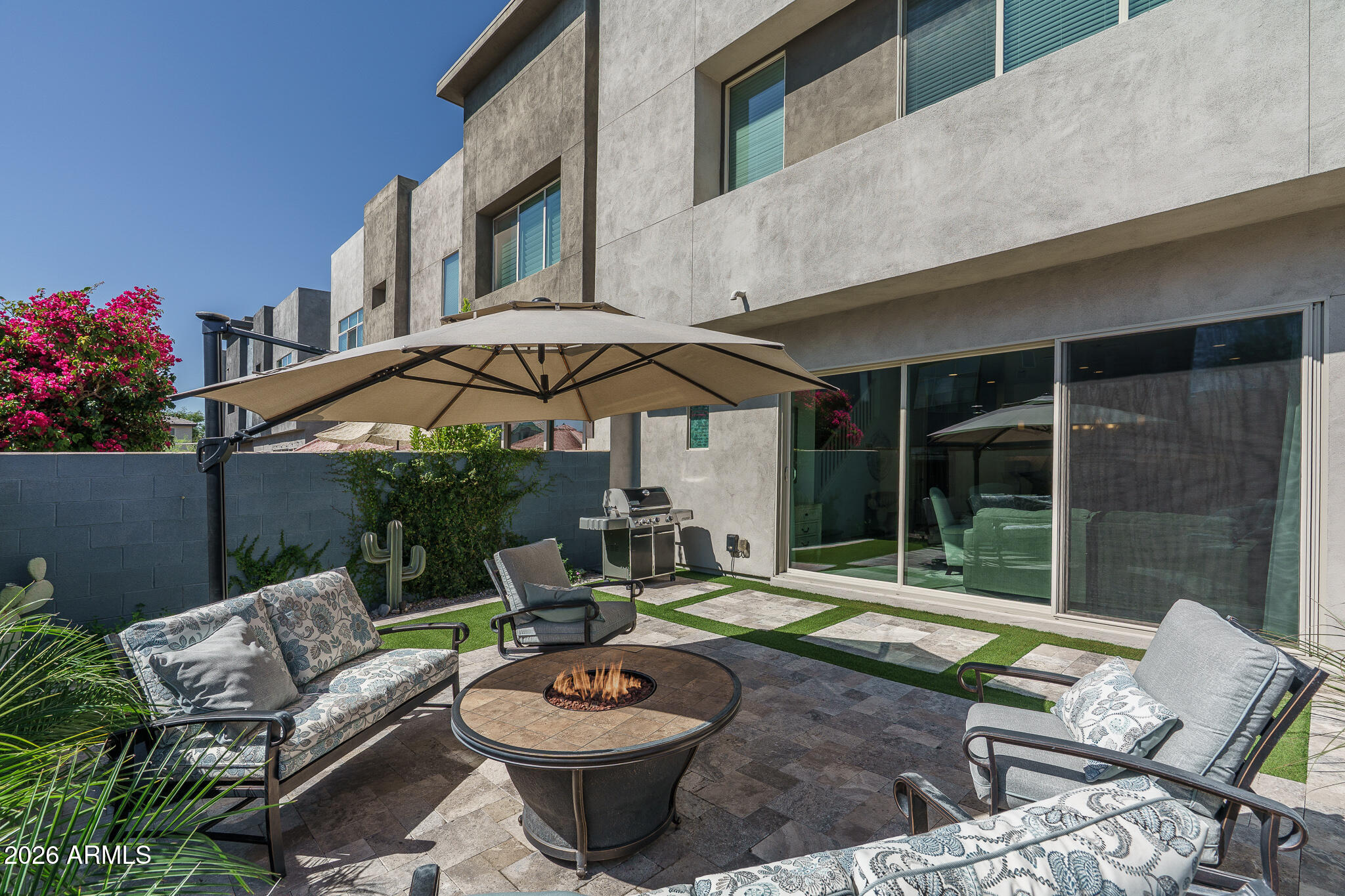 1963 W DESERT HOLLOW Drive