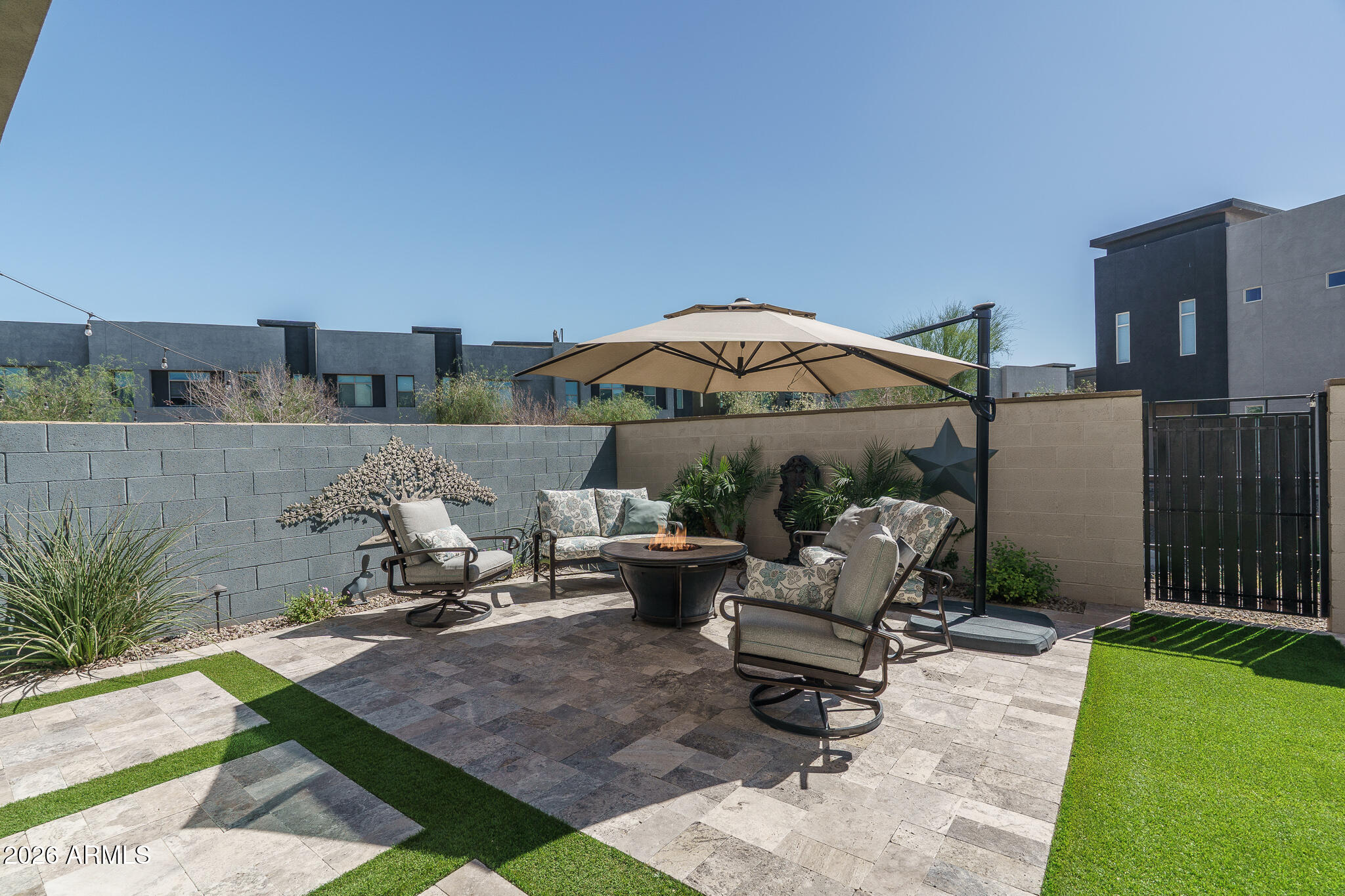 1963 W DESERT HOLLOW Drive