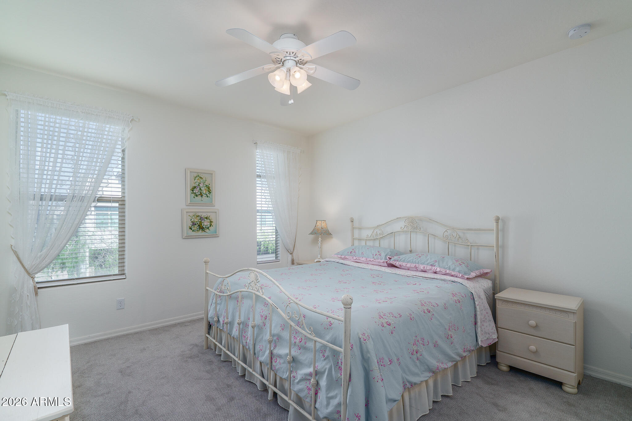 1963 W DESERT HOLLOW Drive