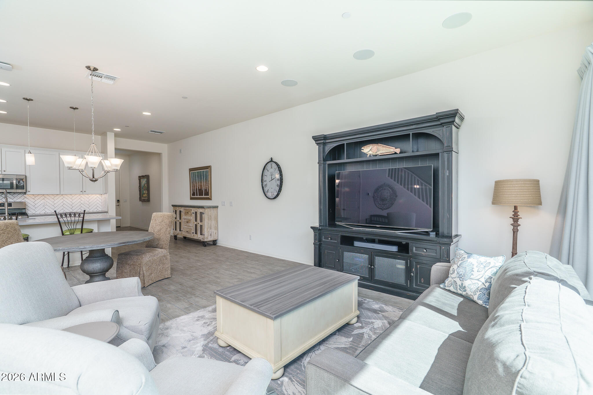 1963 W DESERT HOLLOW Drive