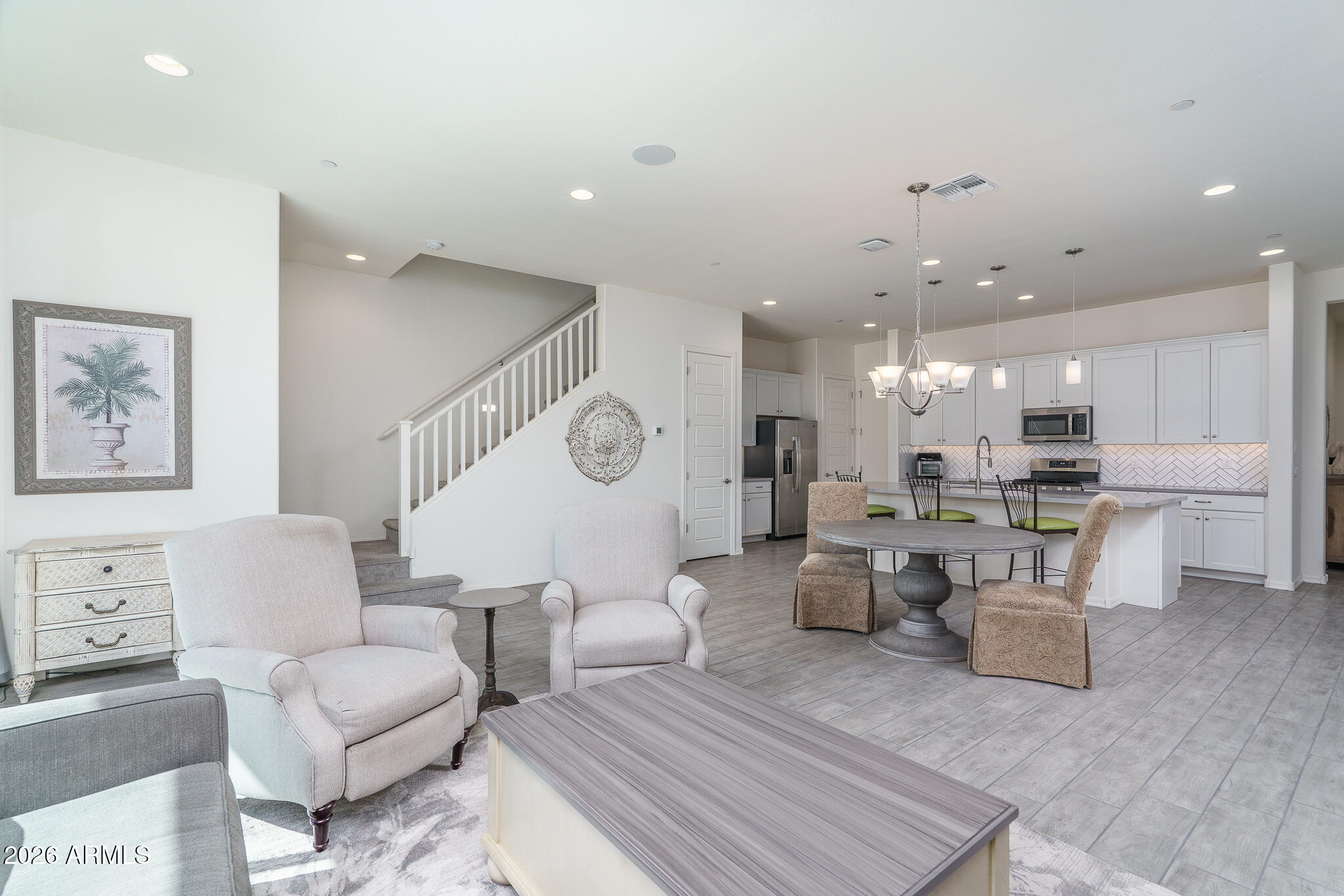 1963 W DESERT HOLLOW Drive