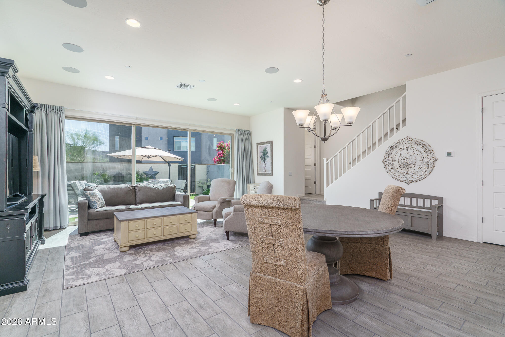 1963 W DESERT HOLLOW Drive