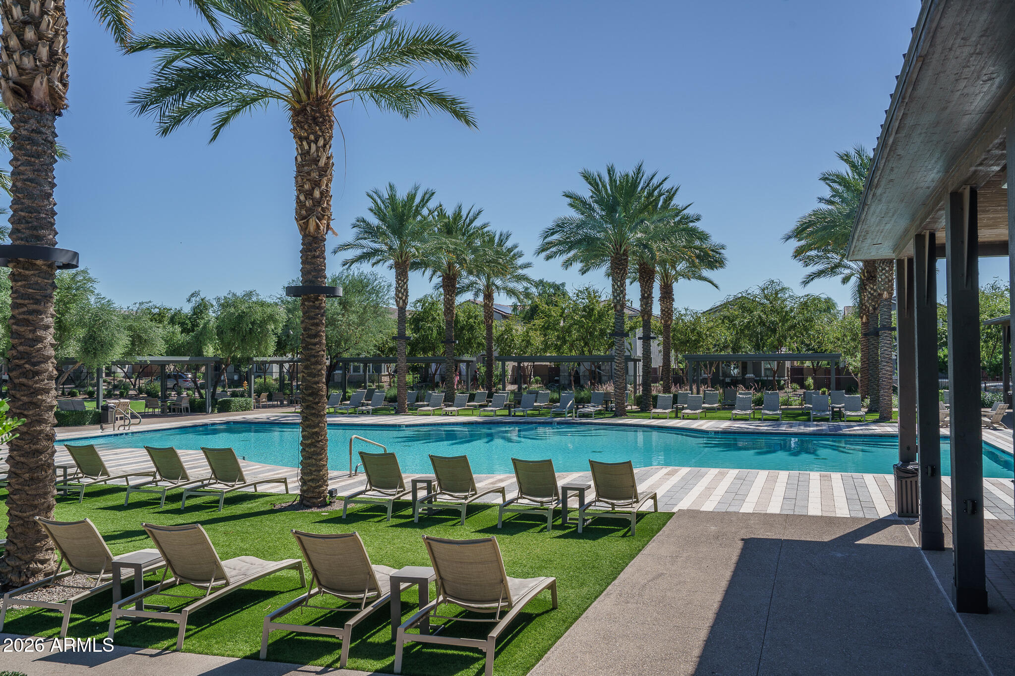 1963 W DESERT HOLLOW Drive