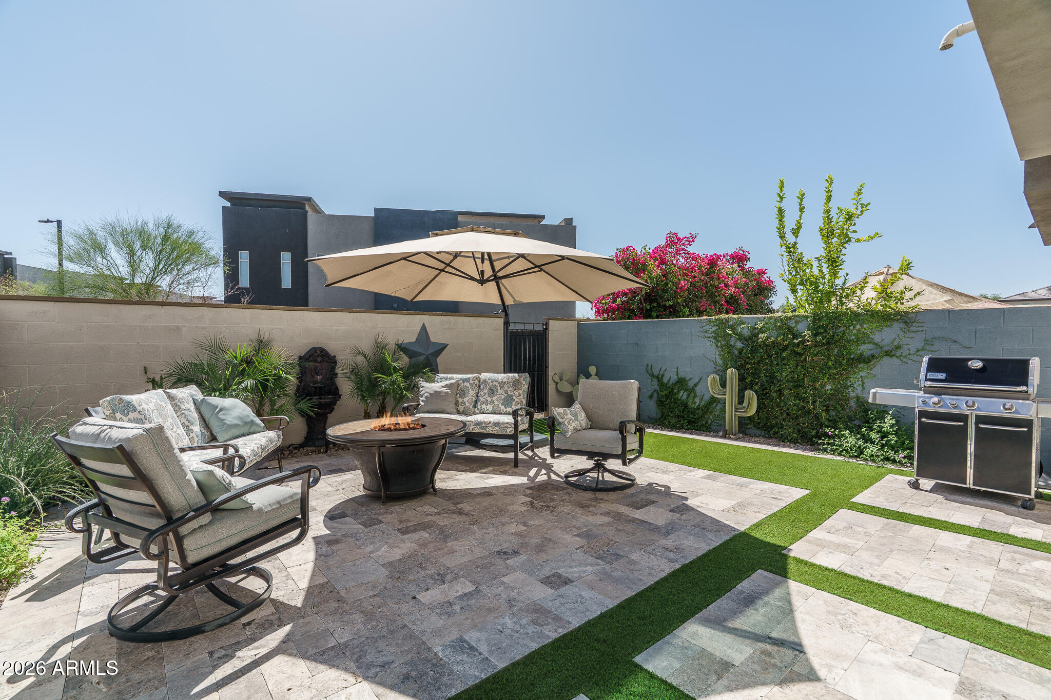 1963 W DESERT HOLLOW Drive