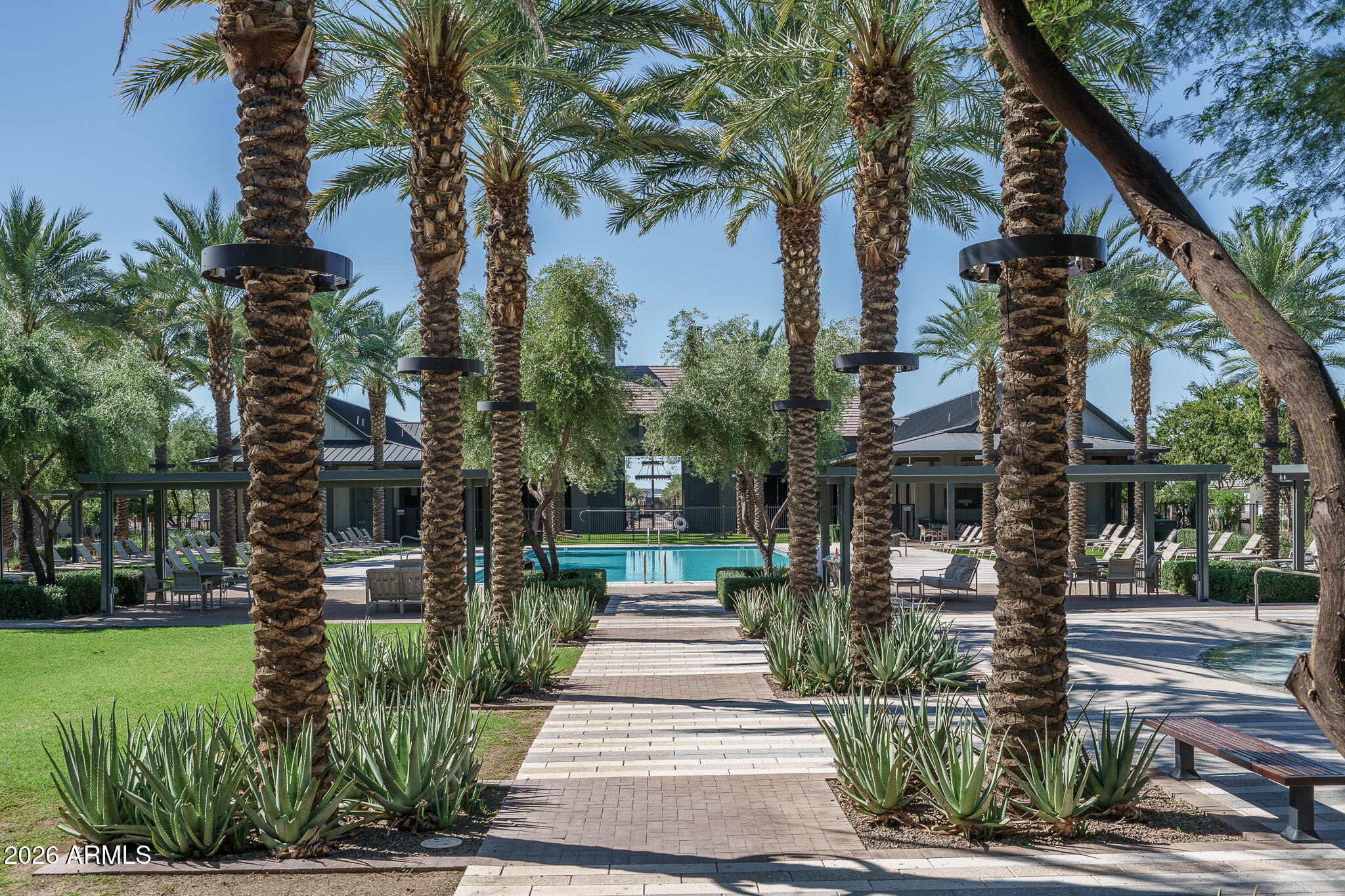 1963 W DESERT HOLLOW Drive