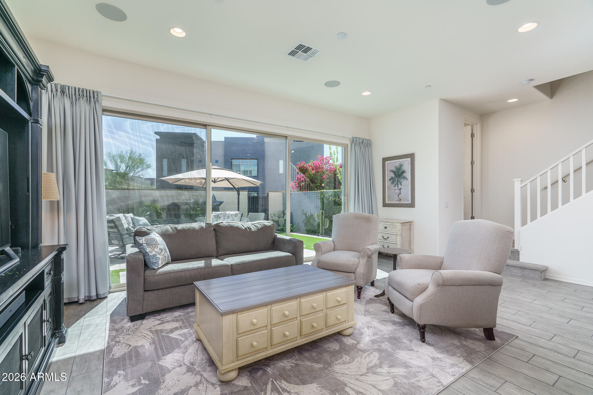 1963 W DESERT HOLLOW Drive