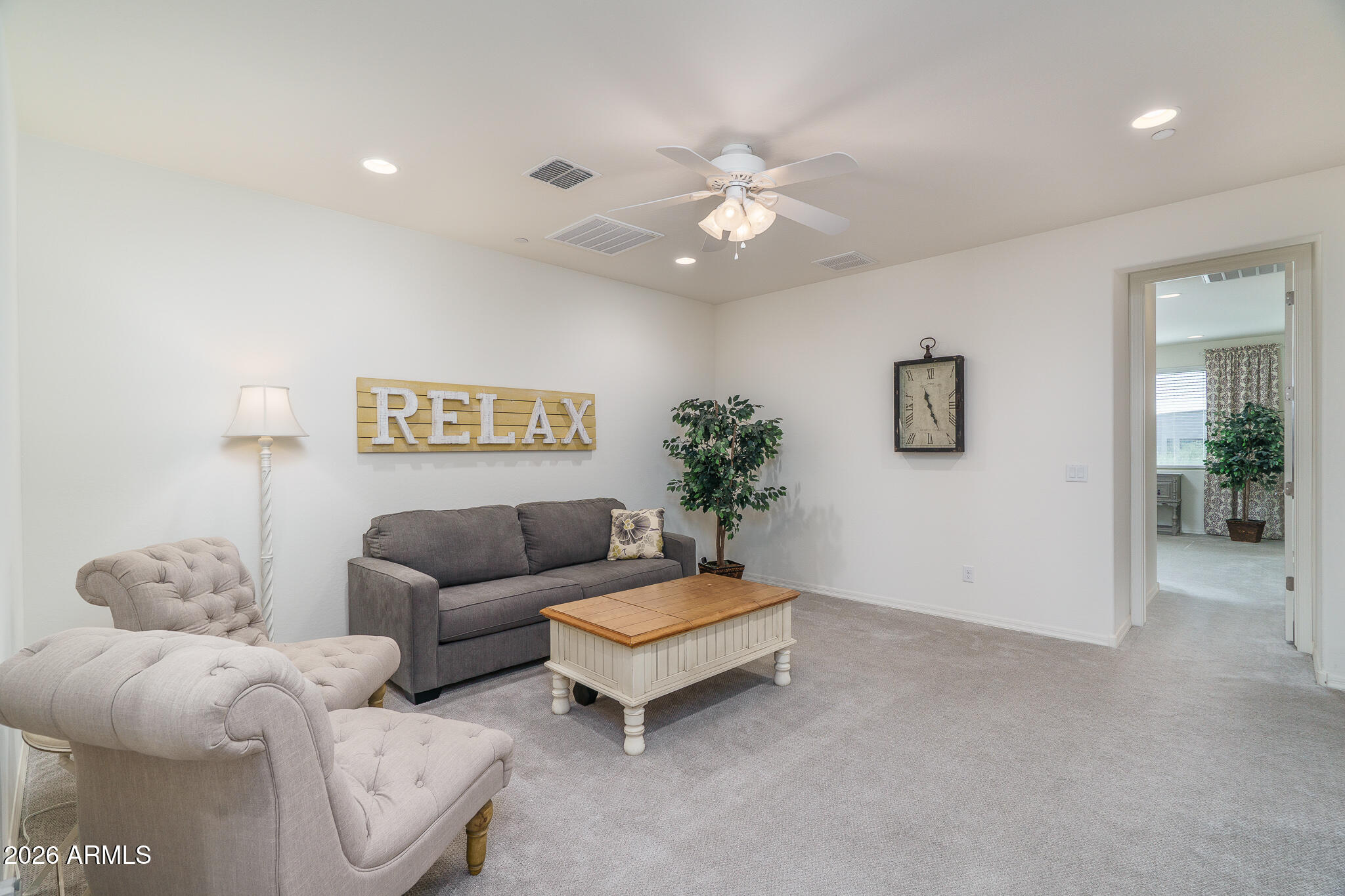 1963 W DESERT HOLLOW Drive