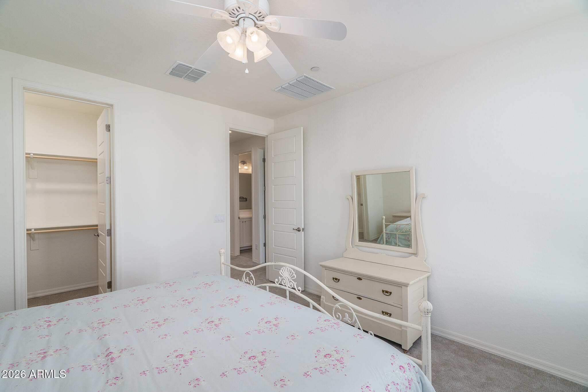 1963 W DESERT HOLLOW Drive