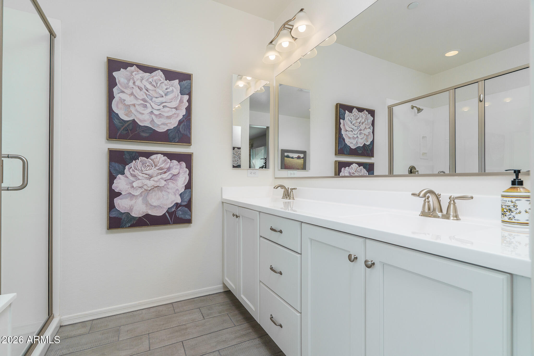 1963 W DESERT HOLLOW Drive