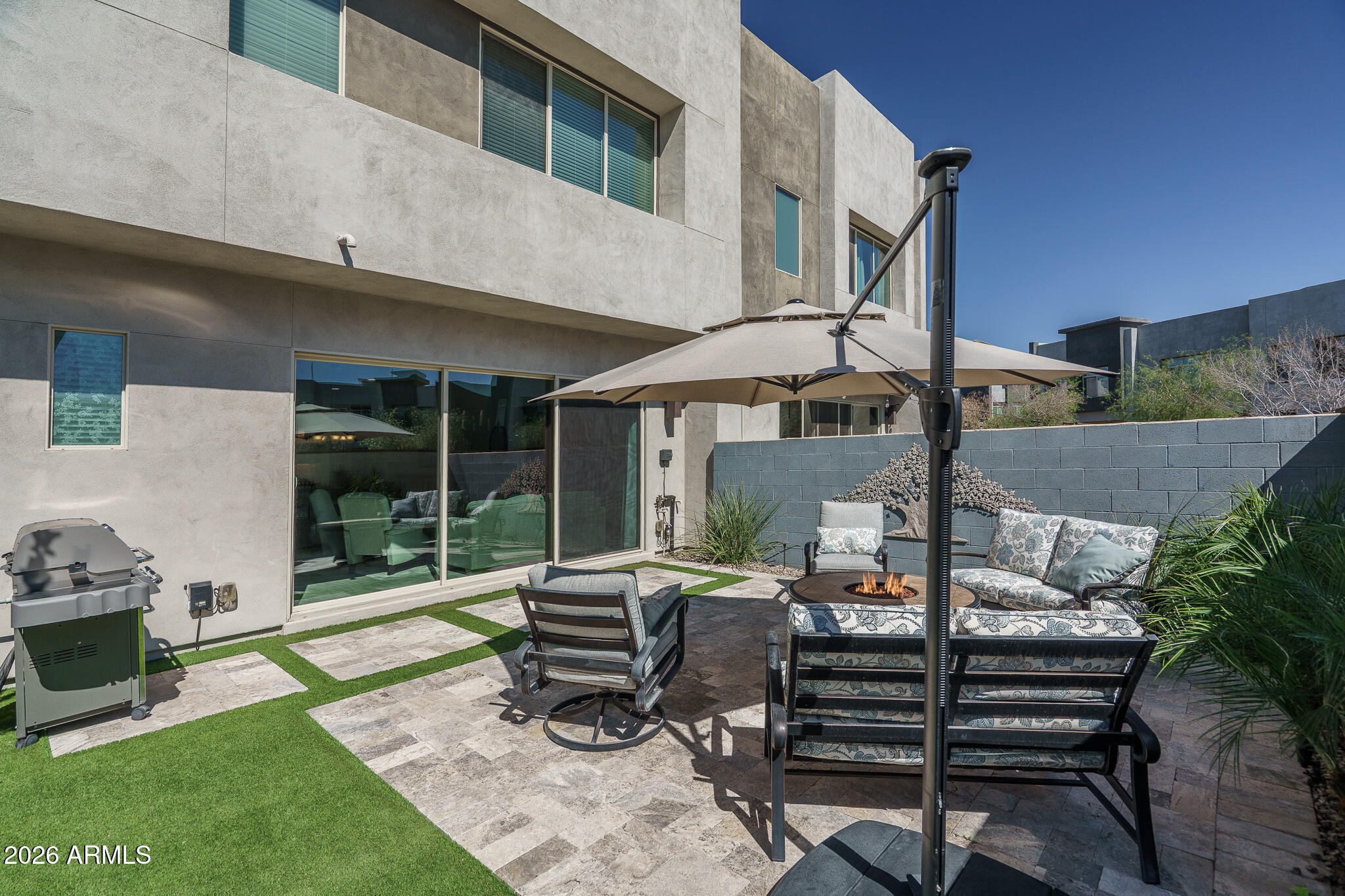 1963 W DESERT HOLLOW Drive