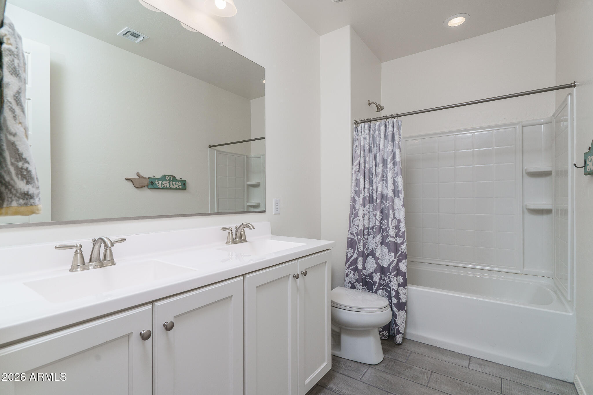 1963 W DESERT HOLLOW Drive