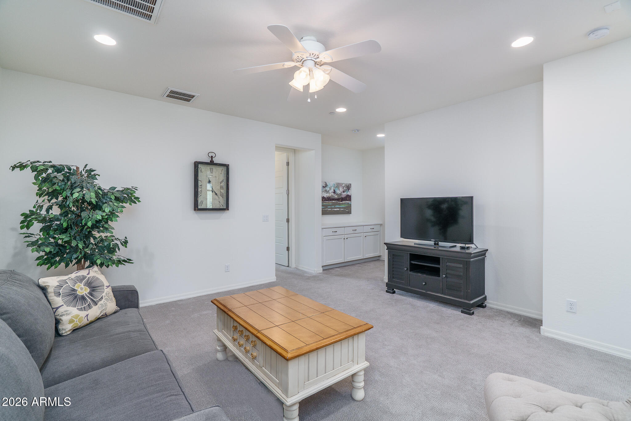 1963 W DESERT HOLLOW Drive