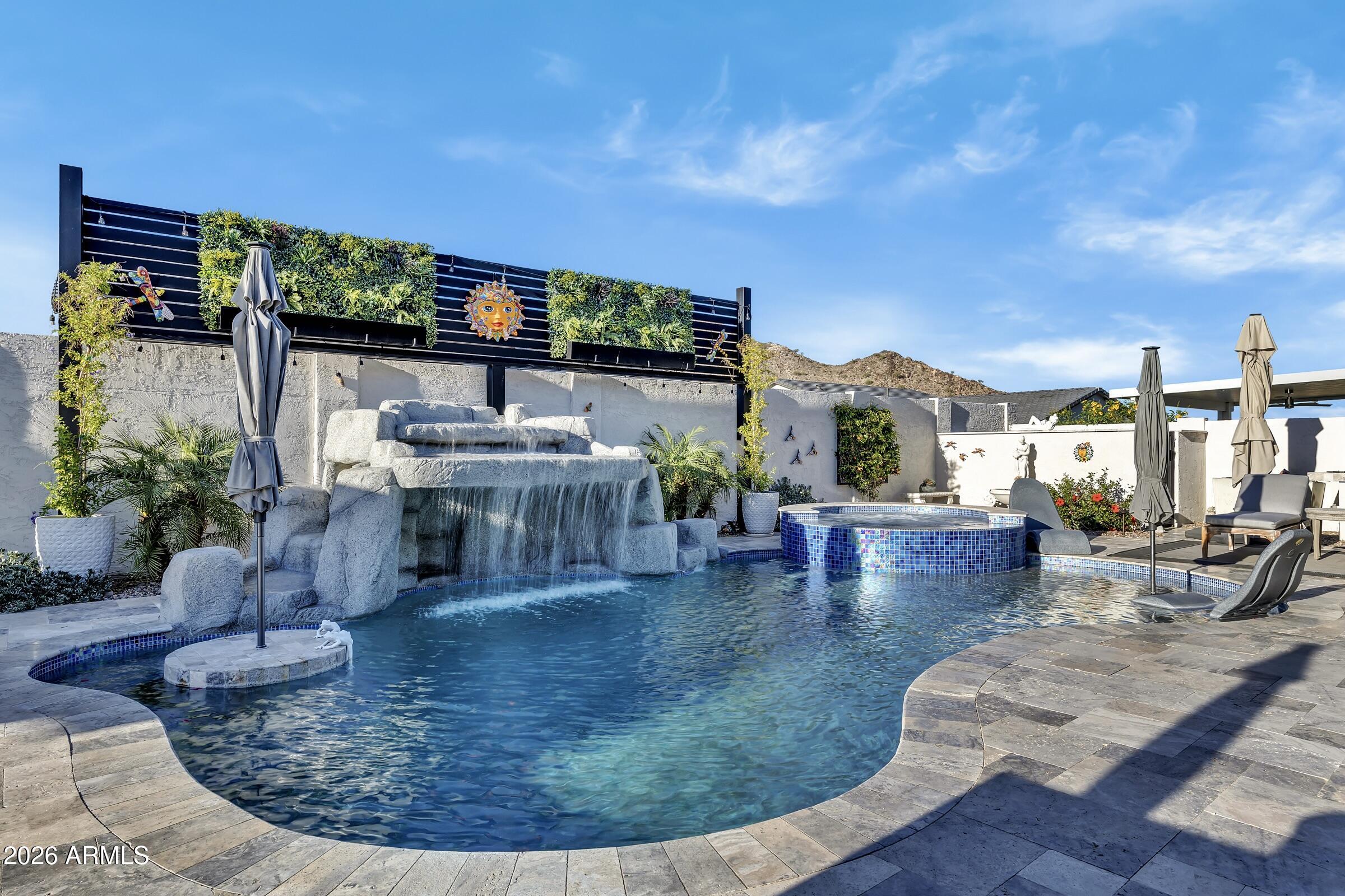 21448 W HILLCREST Boulevard