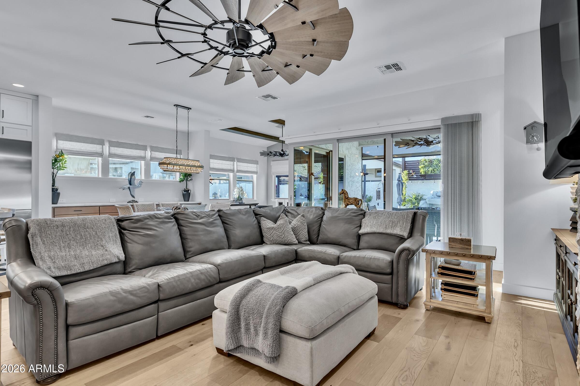 21448 W HILLCREST Boulevard