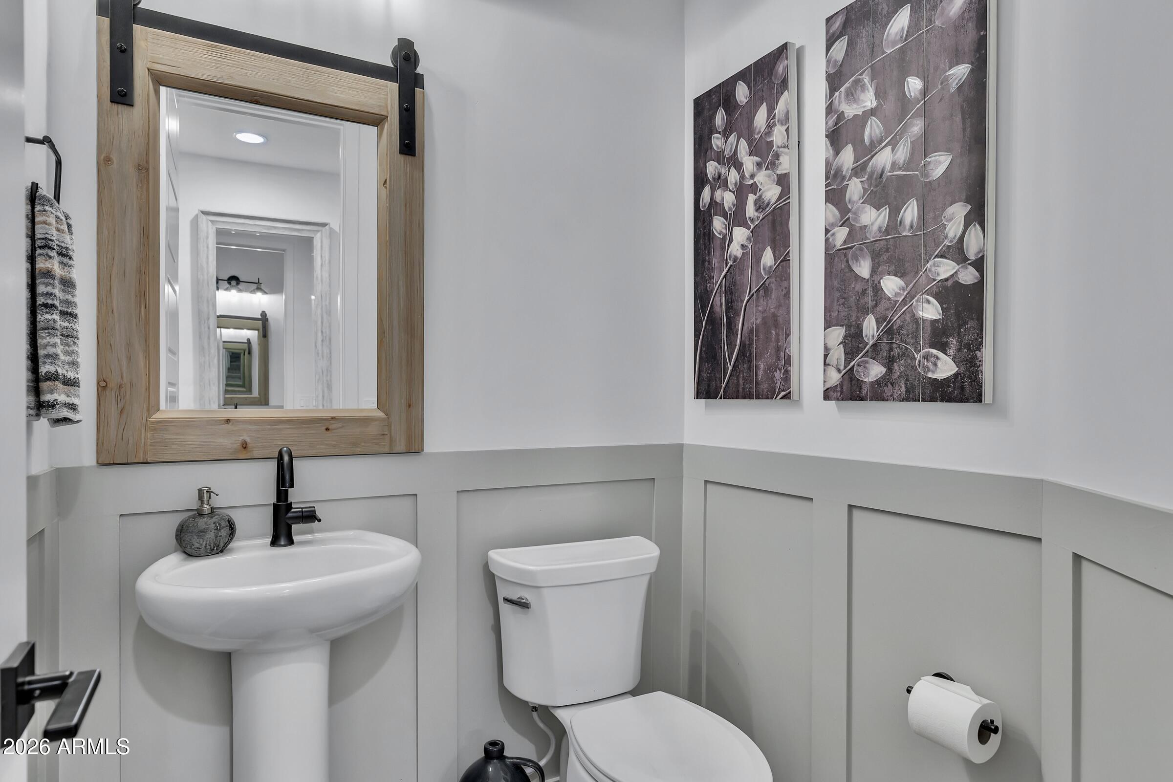 21448 W HILLCREST Boulevard