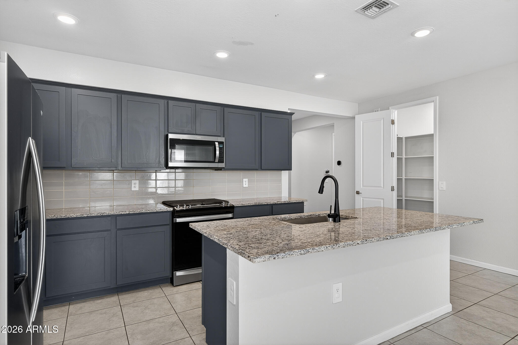 17768 W RAYMOND Street