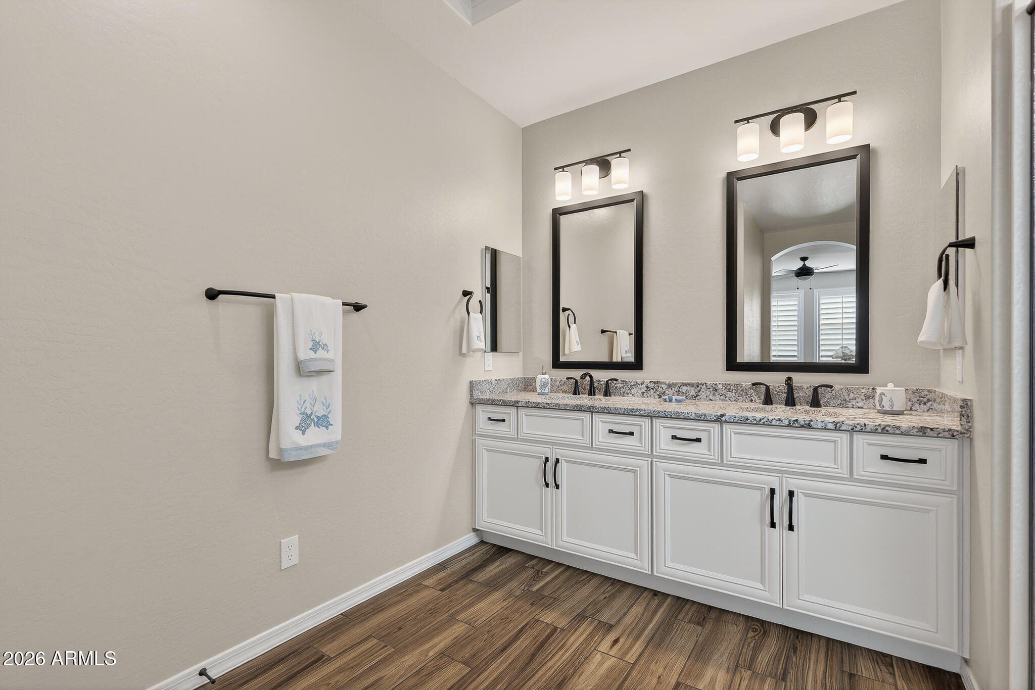 9967 W PINCHOT Avenue