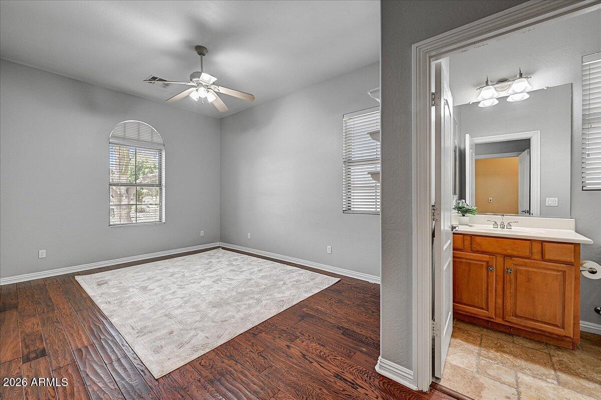 3046 W TWAIN Court