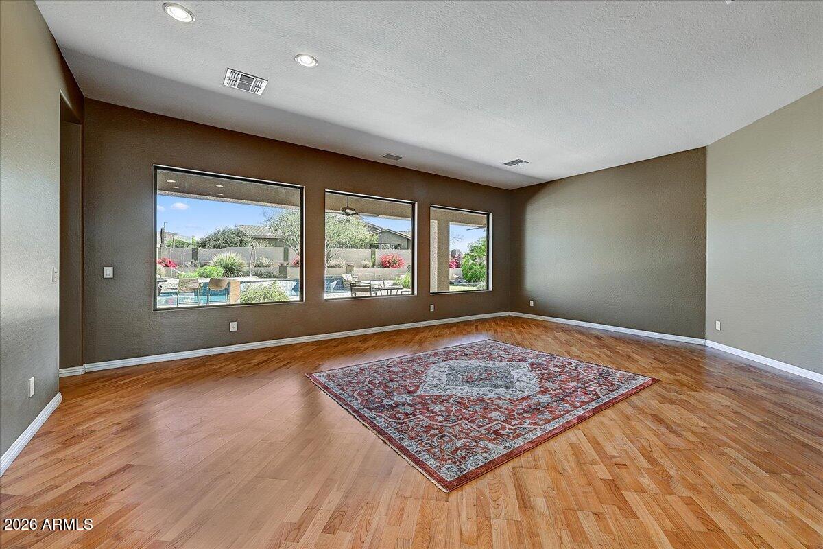 3046 W TWAIN Court