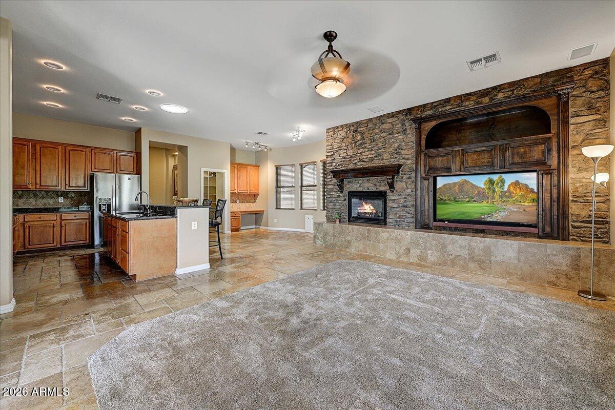 3046 W TWAIN Court