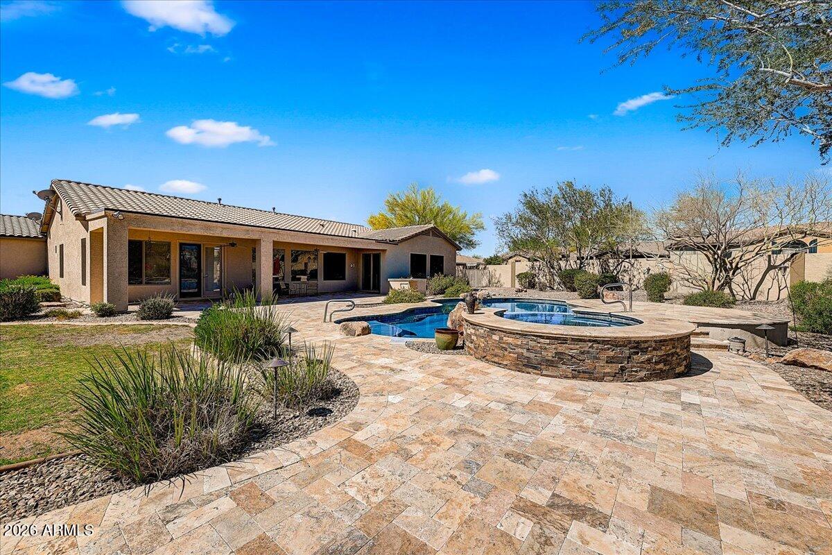 3046 W TWAIN Court