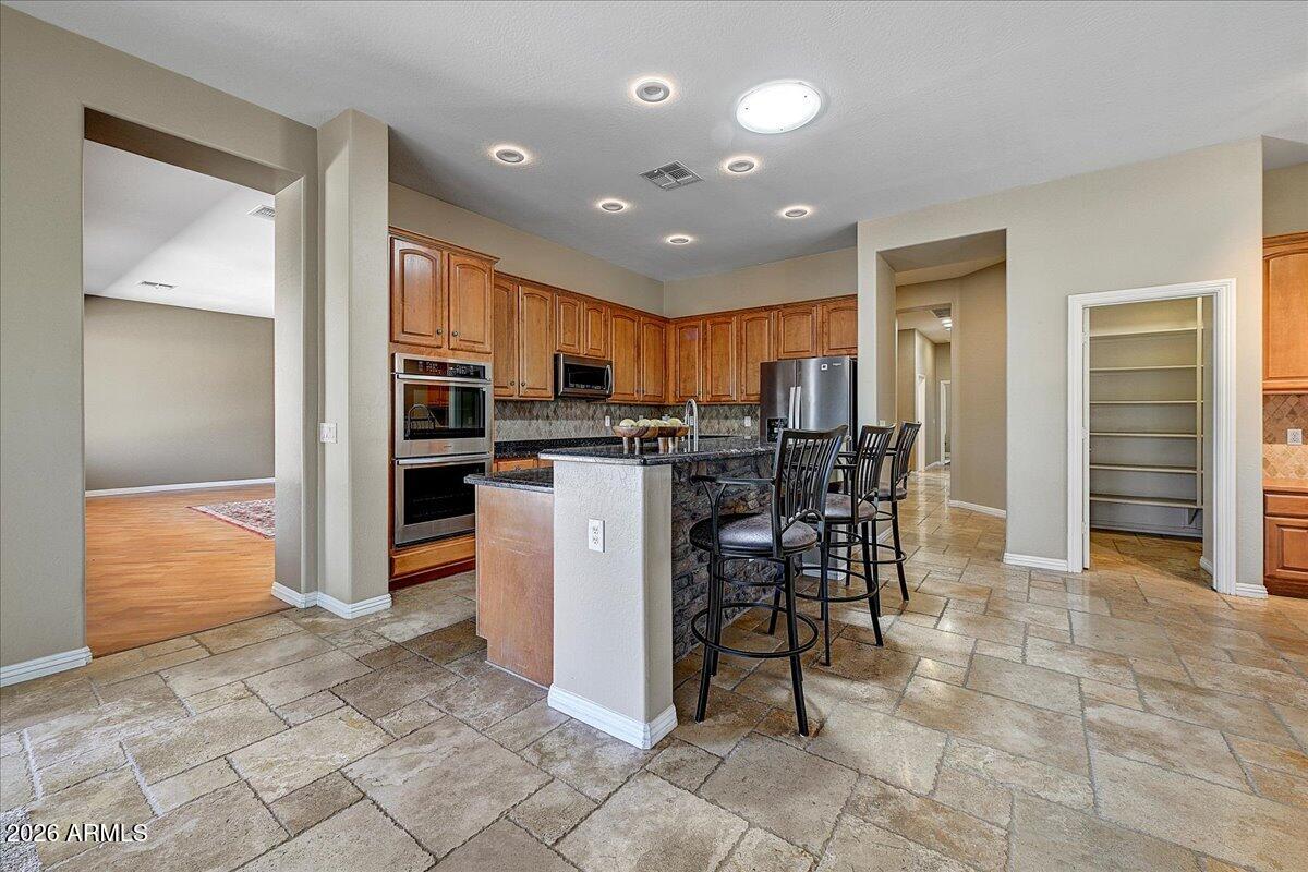 3046 W TWAIN Court