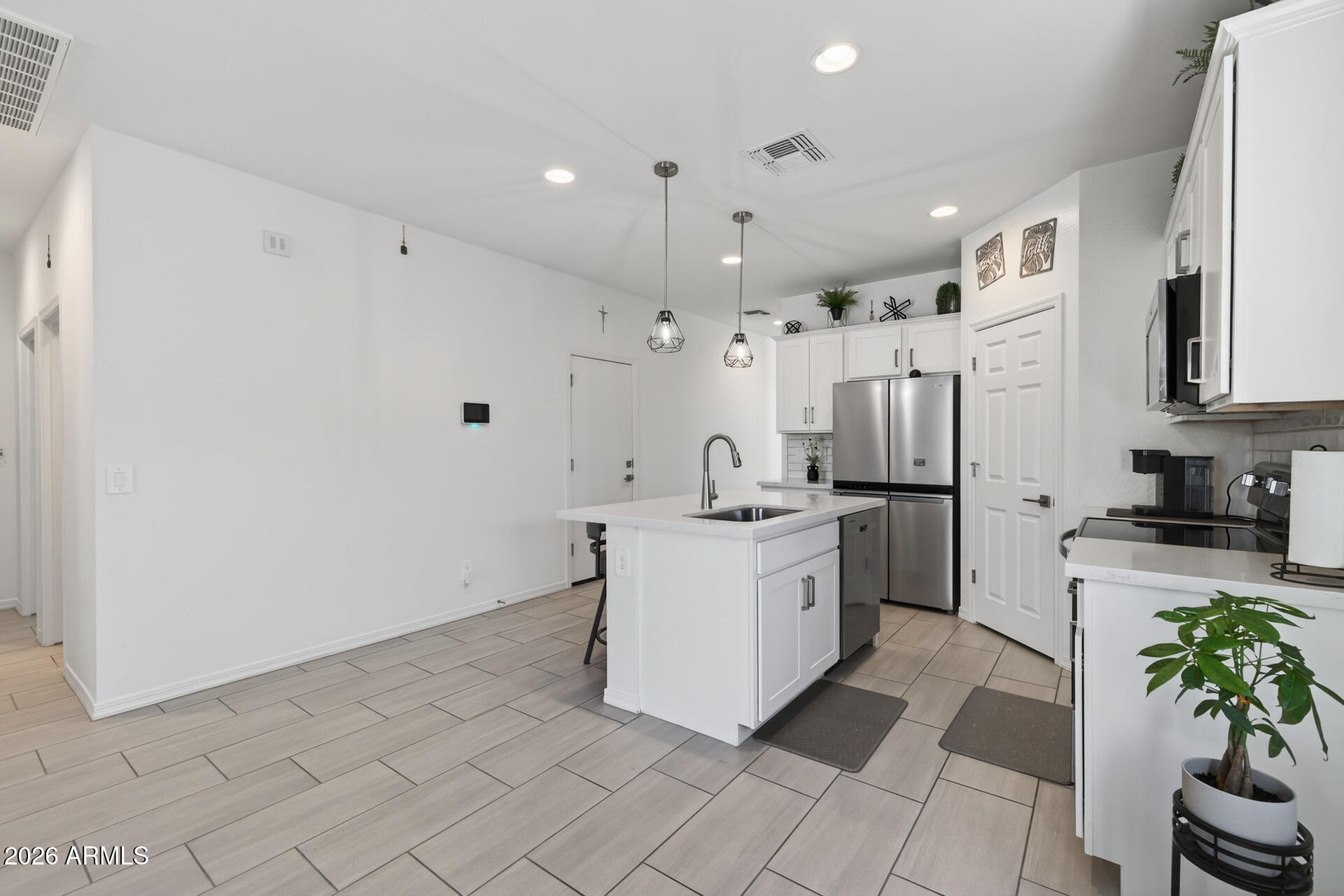 36354 W SAN CLEMENTE Avenue