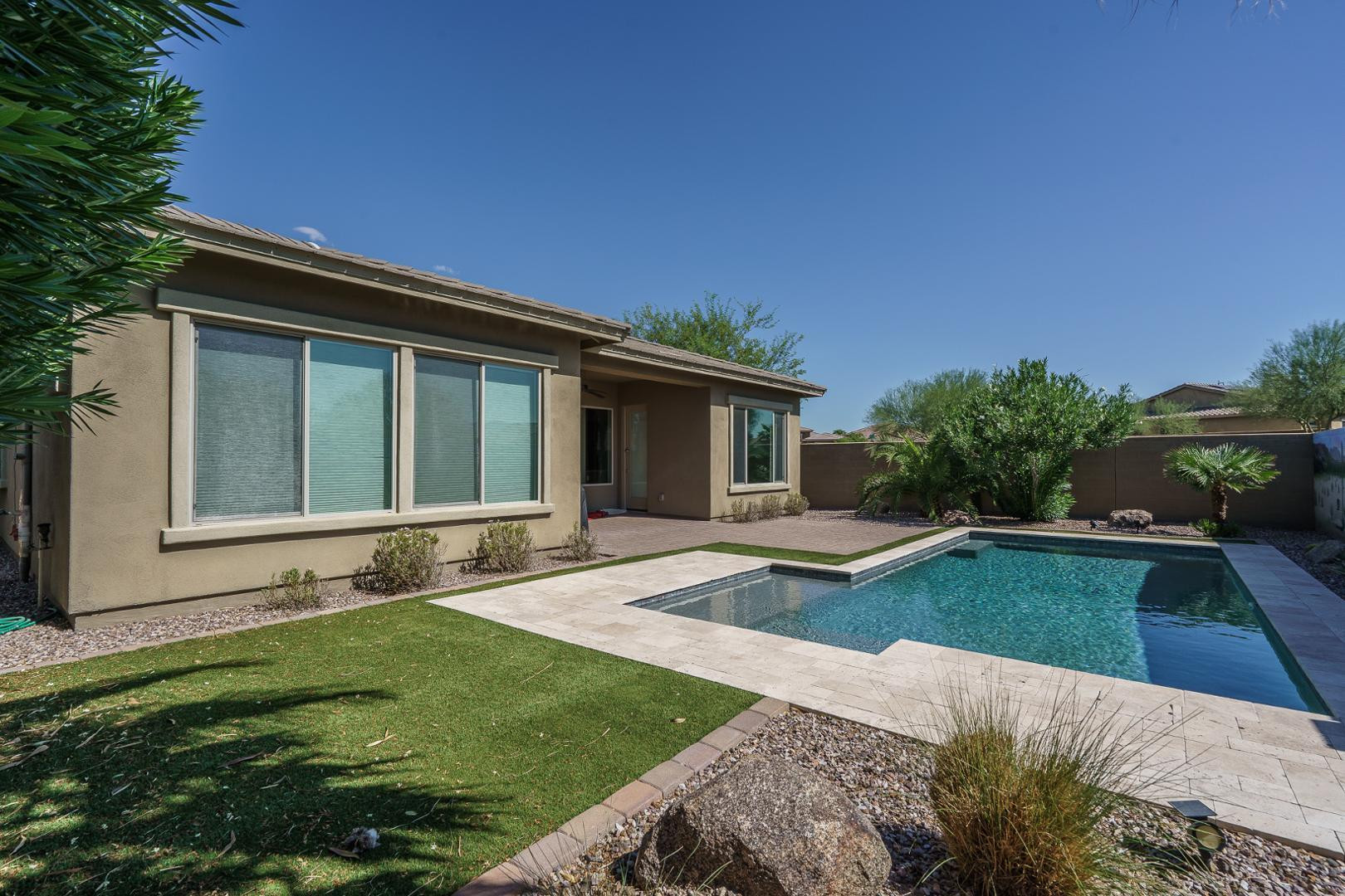 18215 W DESERT SAGE Drive