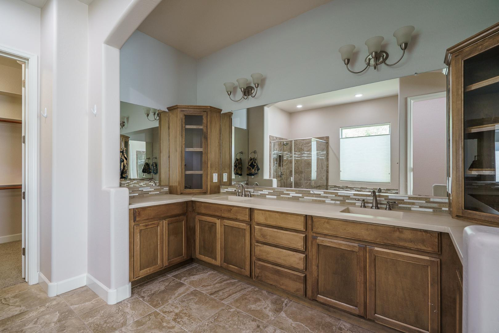 18215 W DESERT SAGE Drive