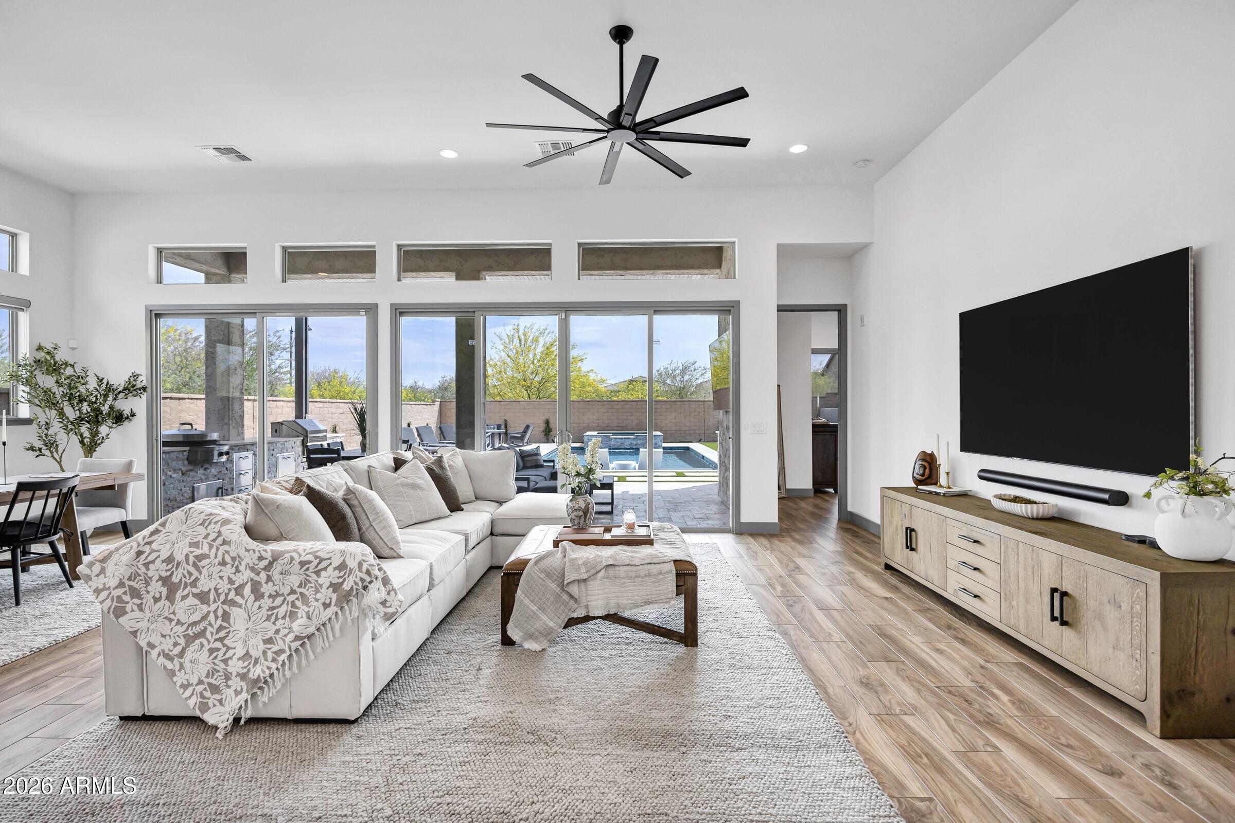 21333 W Hillcrest Boulevard