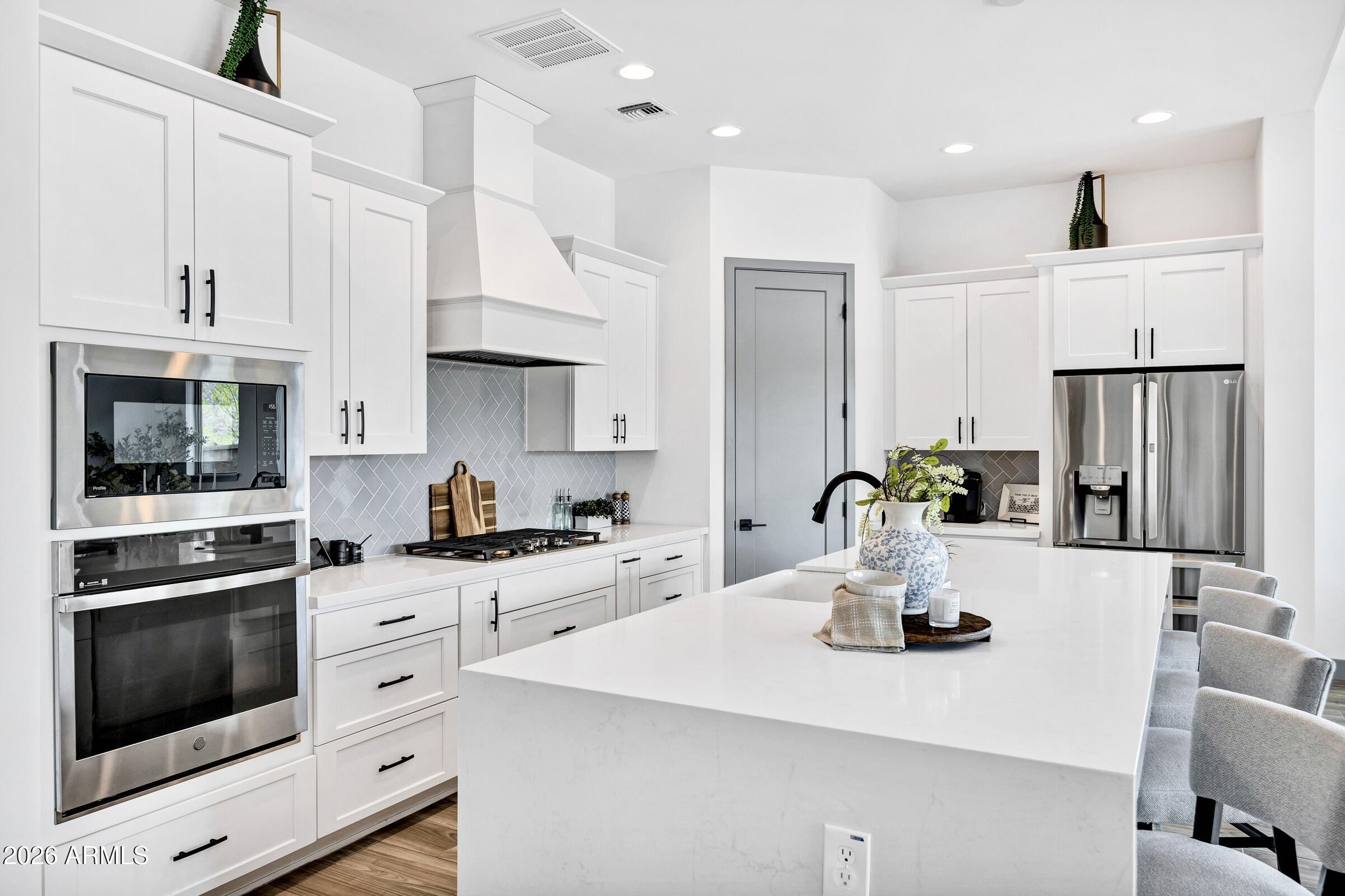 21333 W Hillcrest Boulevard