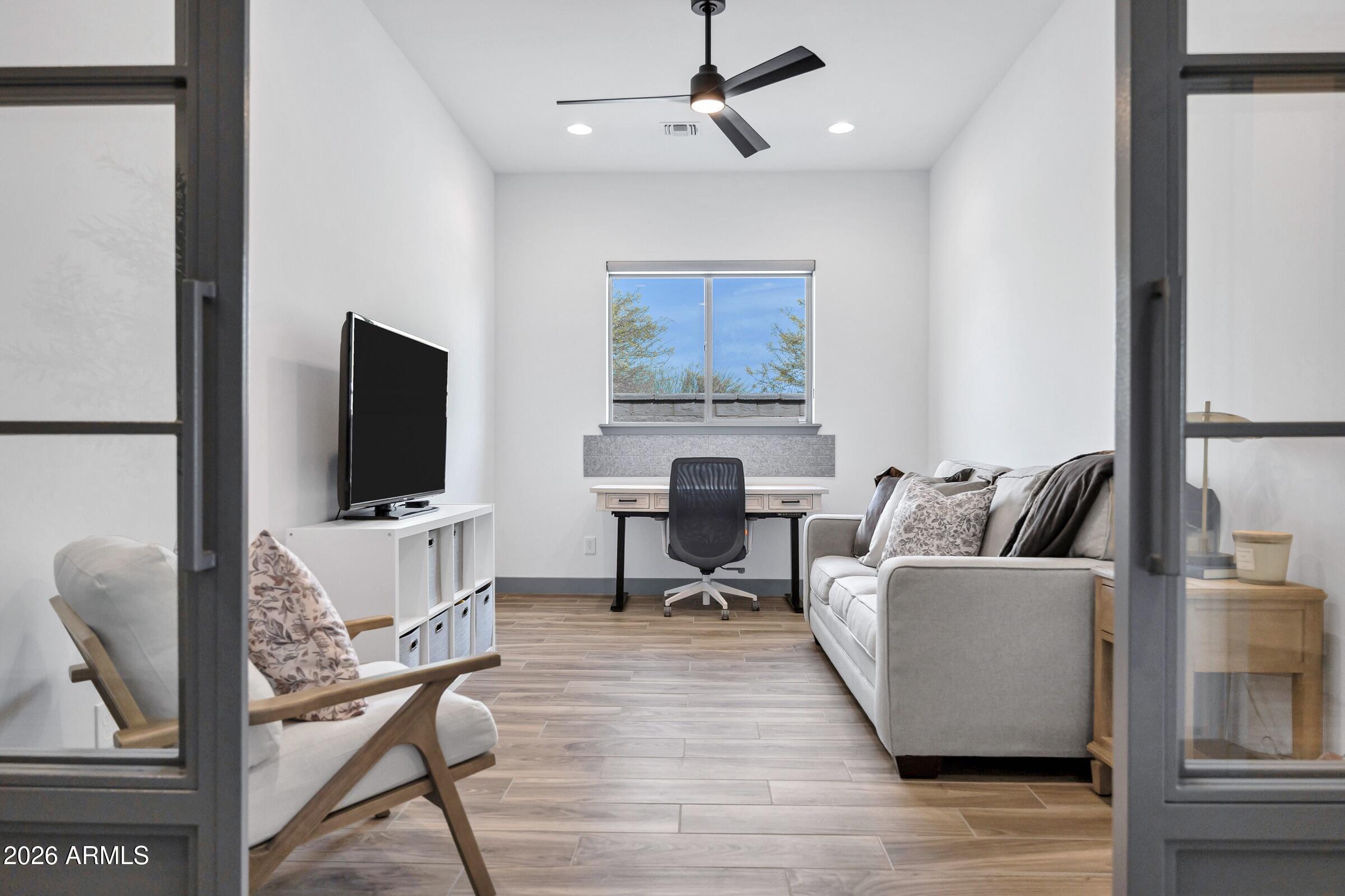 21333 W Hillcrest Boulevard