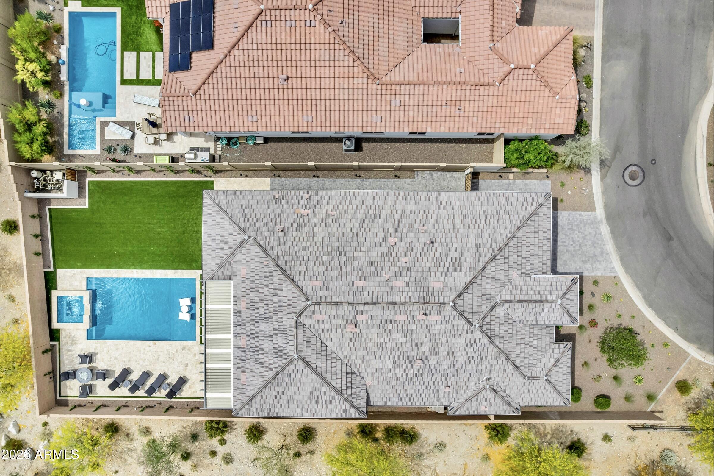 21333 W Hillcrest Boulevard