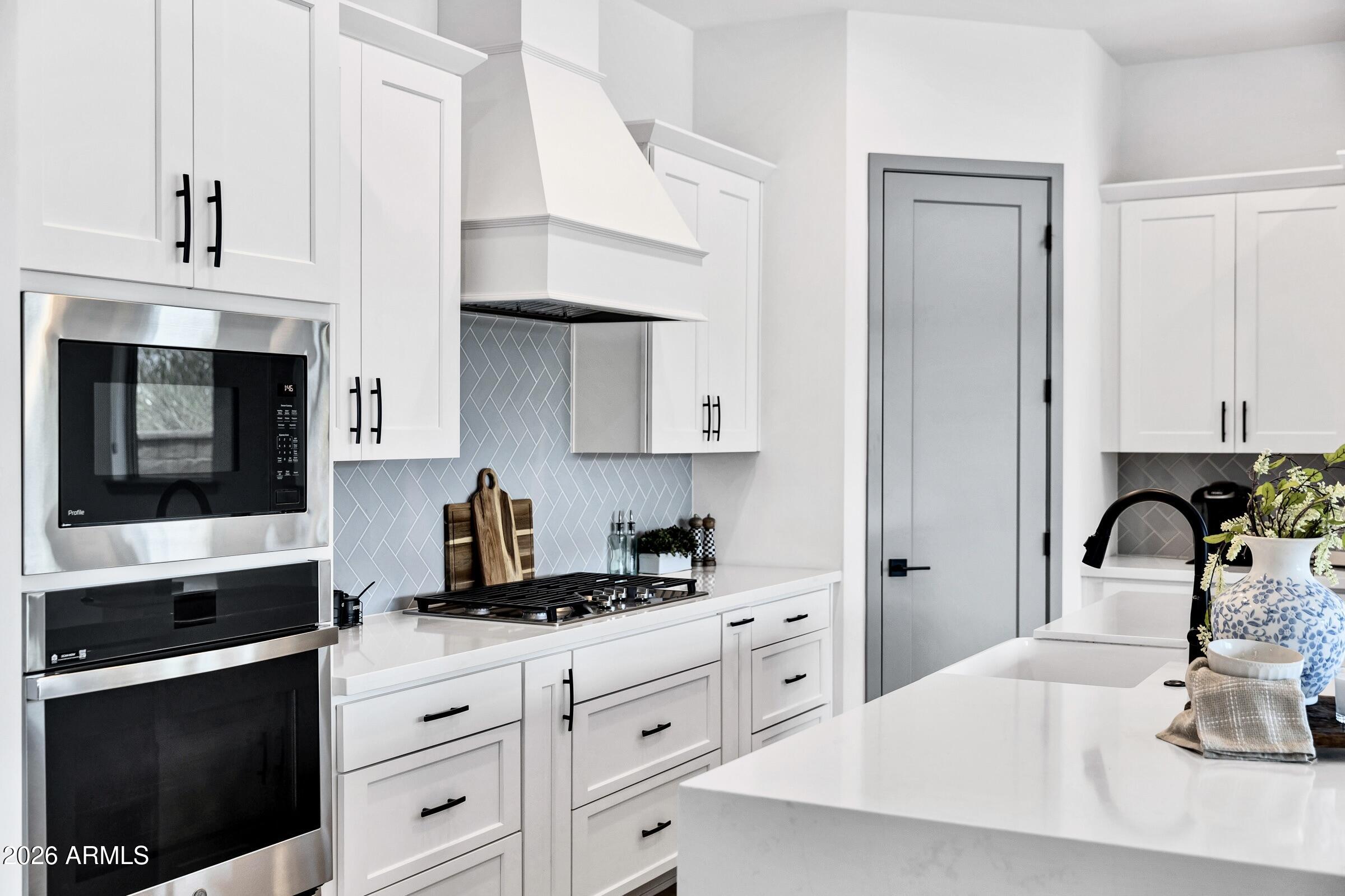 21333 W Hillcrest Boulevard