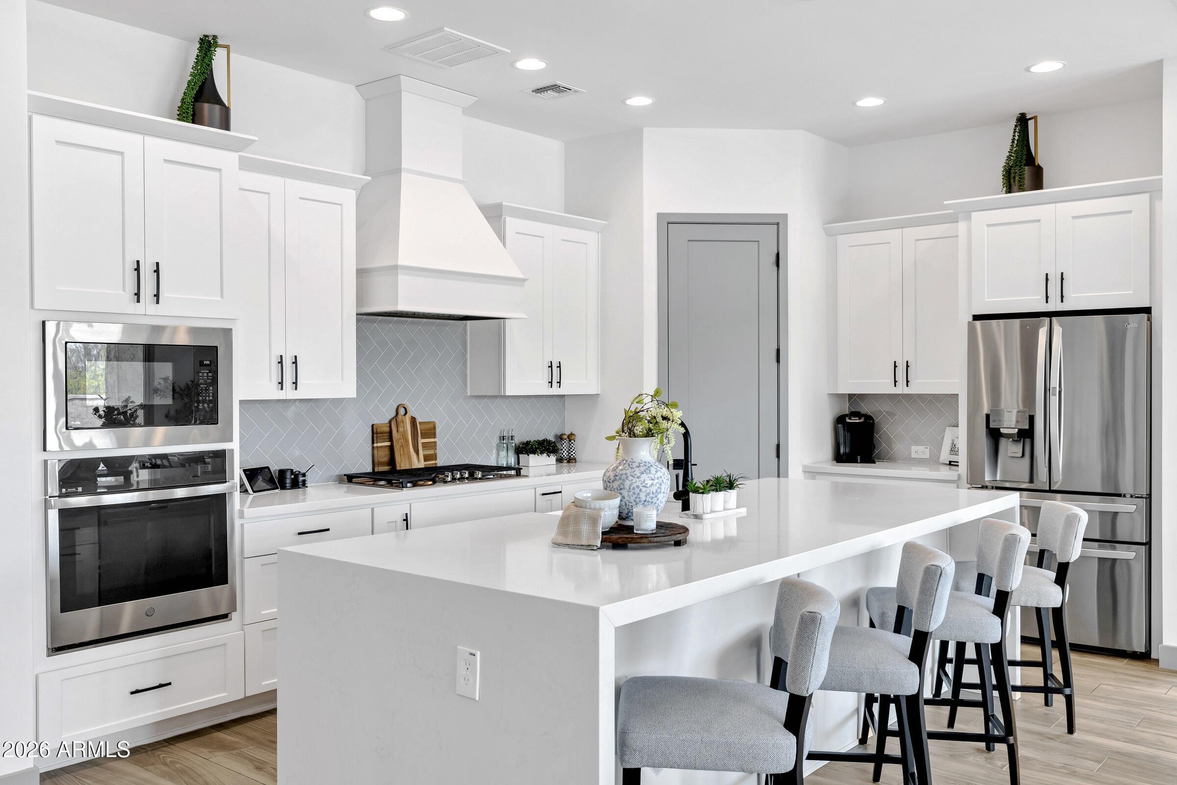 21333 W Hillcrest Boulevard