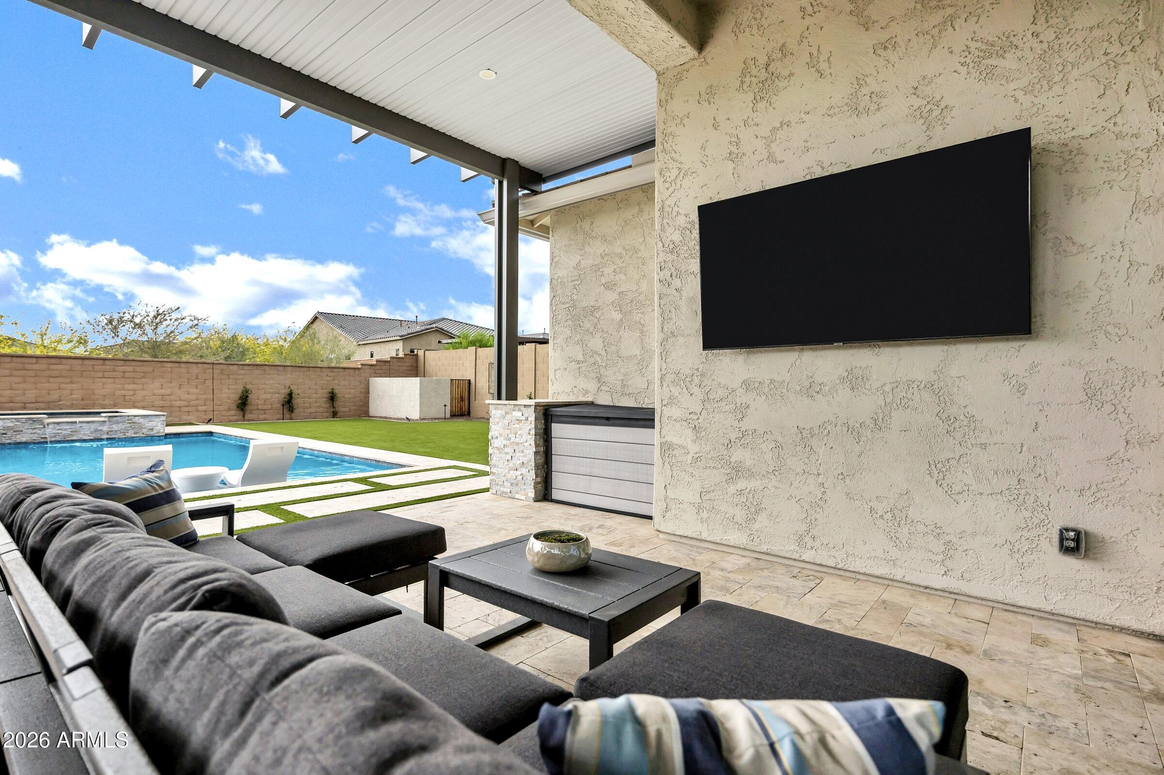 21333 W Hillcrest Boulevard